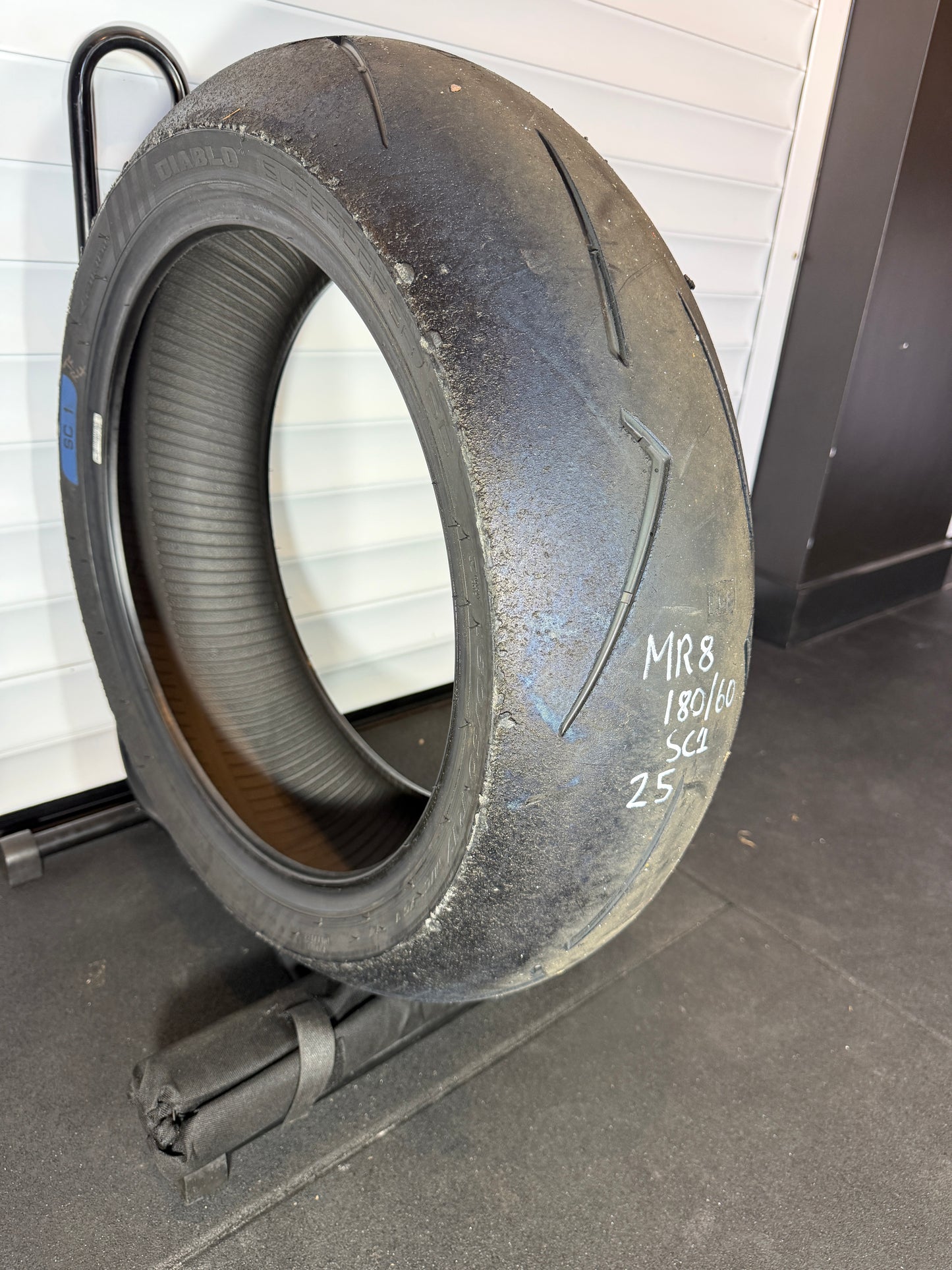 Pirelli Supercorsa V4 180/60/17 (MR8)