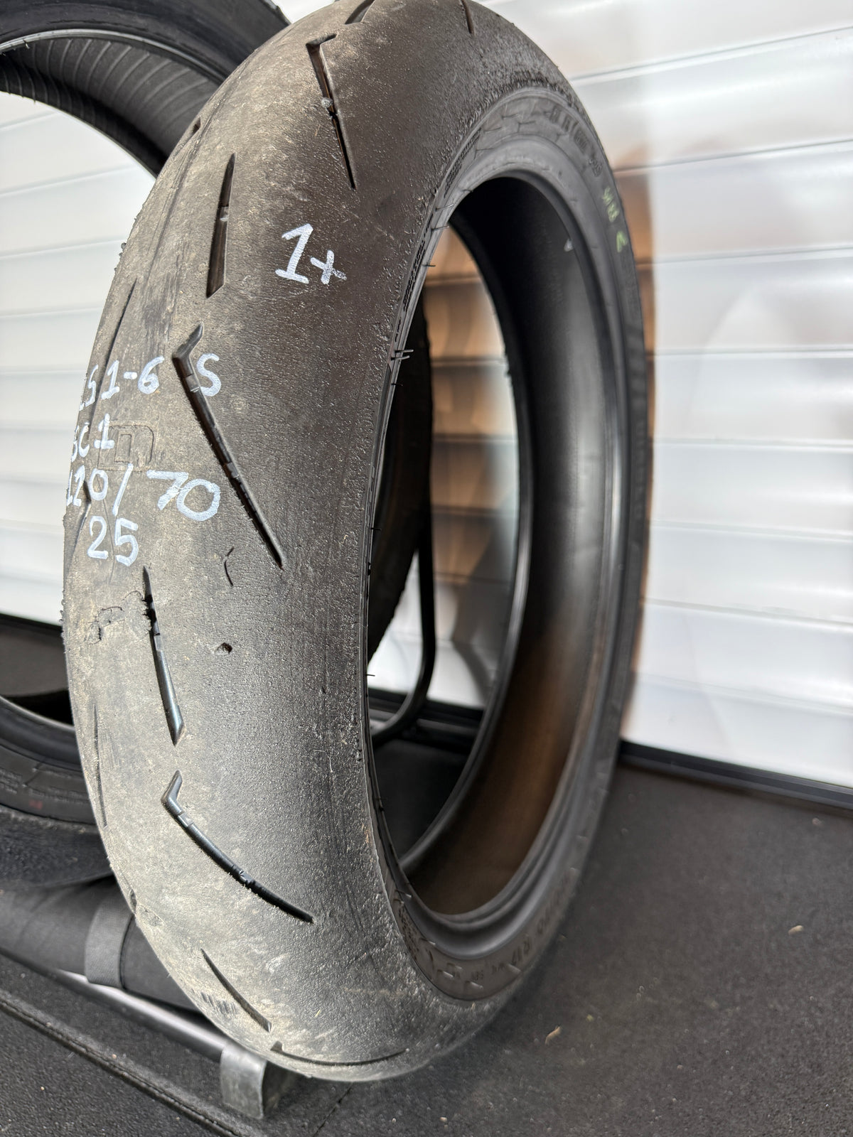 Pirelli Supercorsa- GRADE 1+ V4 SET 180/60/17, 120/70/17 (LS1-6S)