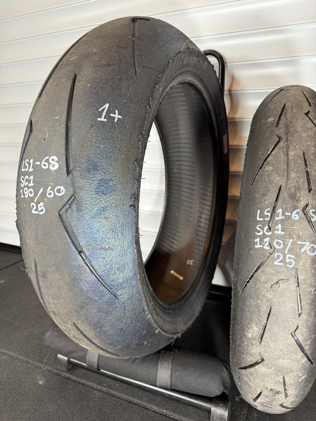 Pirelli Supercorsa- GRADE 1+ V4 SET 180/60/17, 120/70/17 (LS1-6S)