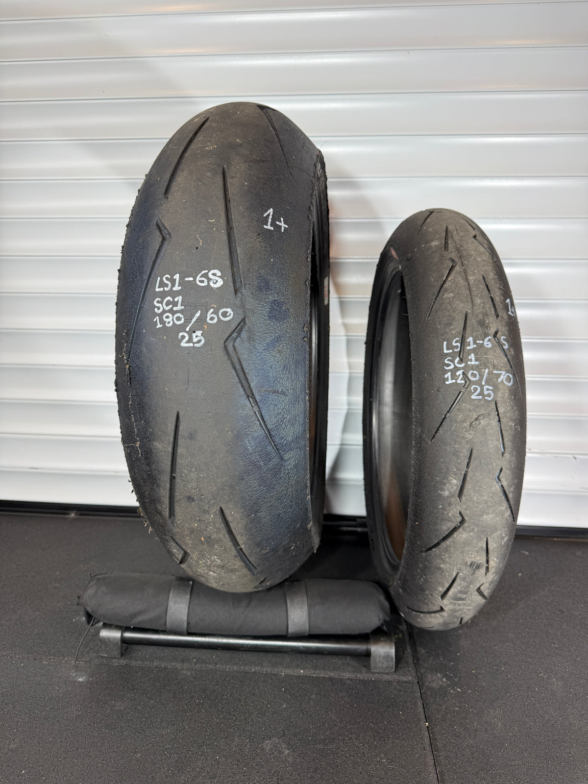 Pirelli Supercorsa- GRADE 1+ V4 SET 180/60/17, 120/70/17 (LS1-6S)