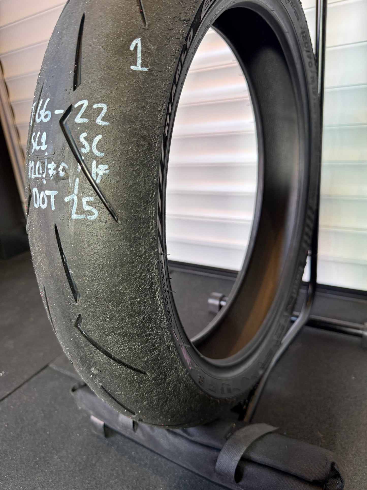 Pirelli Diablo Supercorsa 120/70/17 (TG6-22)