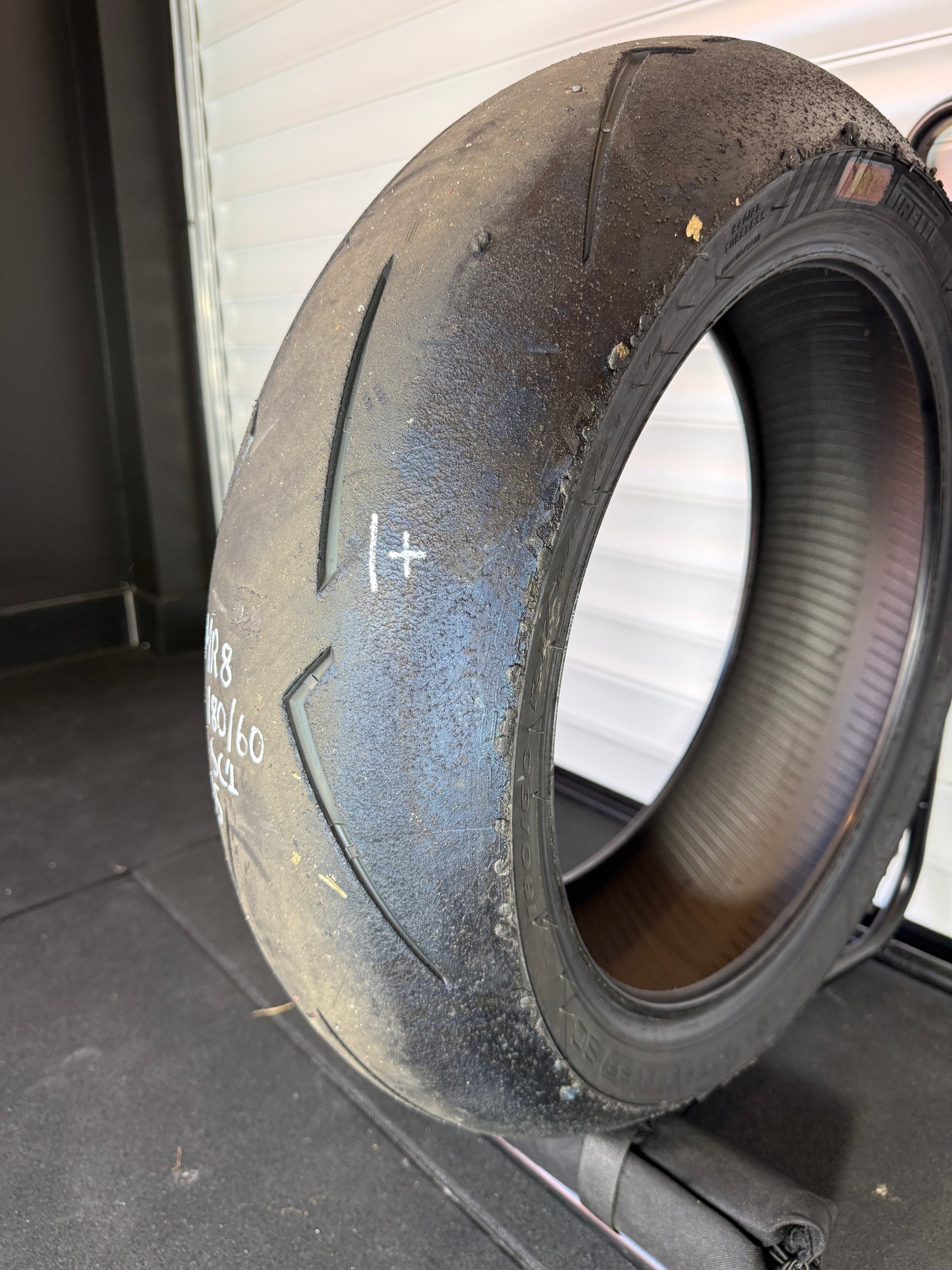 Pirelli Supercorsa V4 180/60/17 (MR8)
