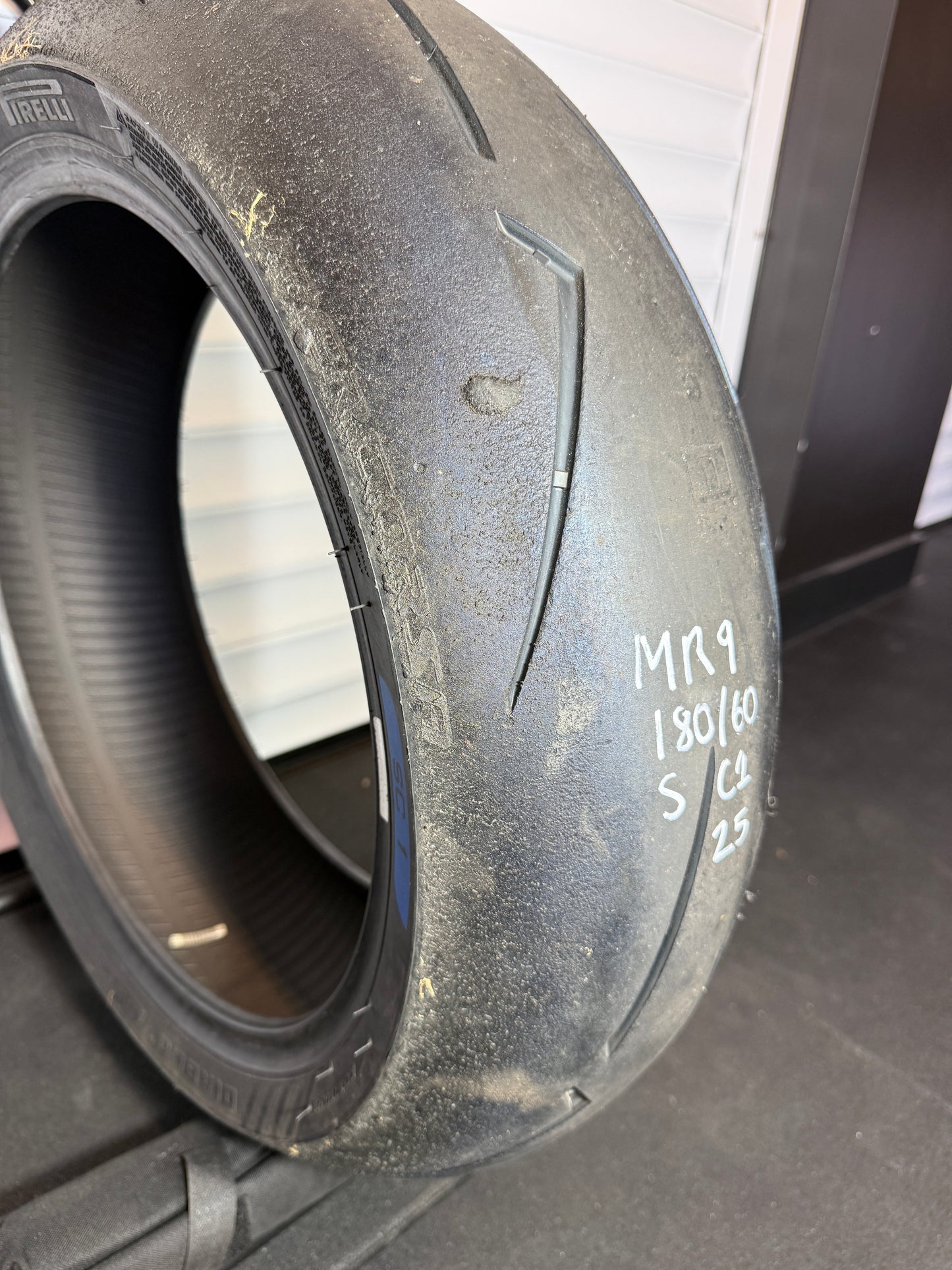 Pirelli Supercorsa V4 180/60/17 (MR9)