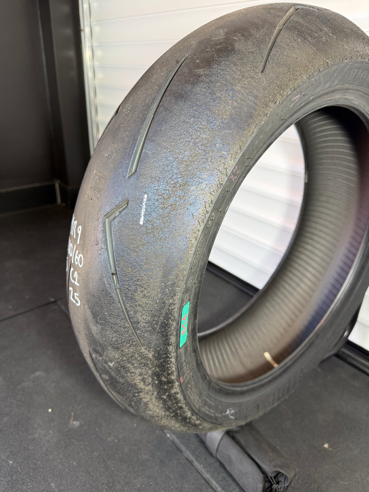 Pirelli Supercorsa V4 180/60/17 (MR9)
