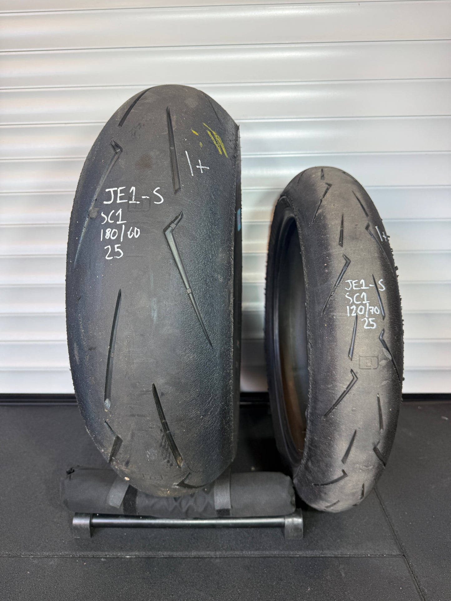 Pirelli Supercorsa- GRADE 1+ V4 SET 180/60/17, 120/70/17 (JE1-S)