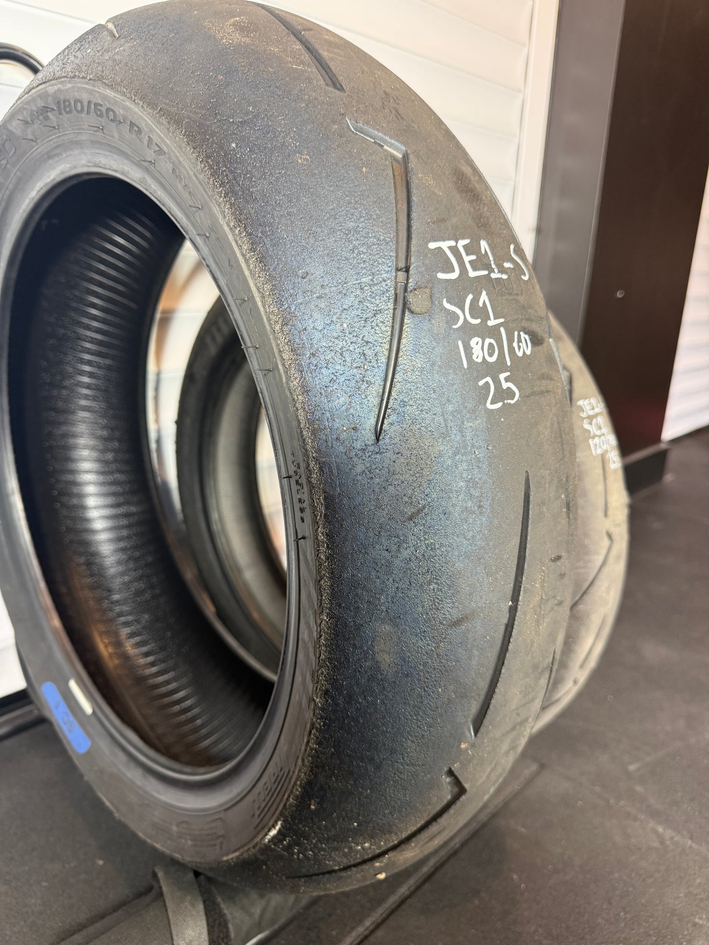 Pirelli Supercorsa- GRADE 1+ V4 SET 180/60/17, 120/70/17 (JE1-S)