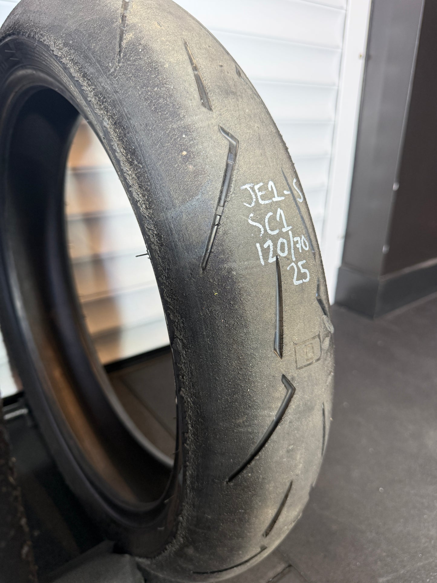 Pirelli Supercorsa- GRADE 1+ V4 SET 180/60/17, 120/70/17 (JE1-S)