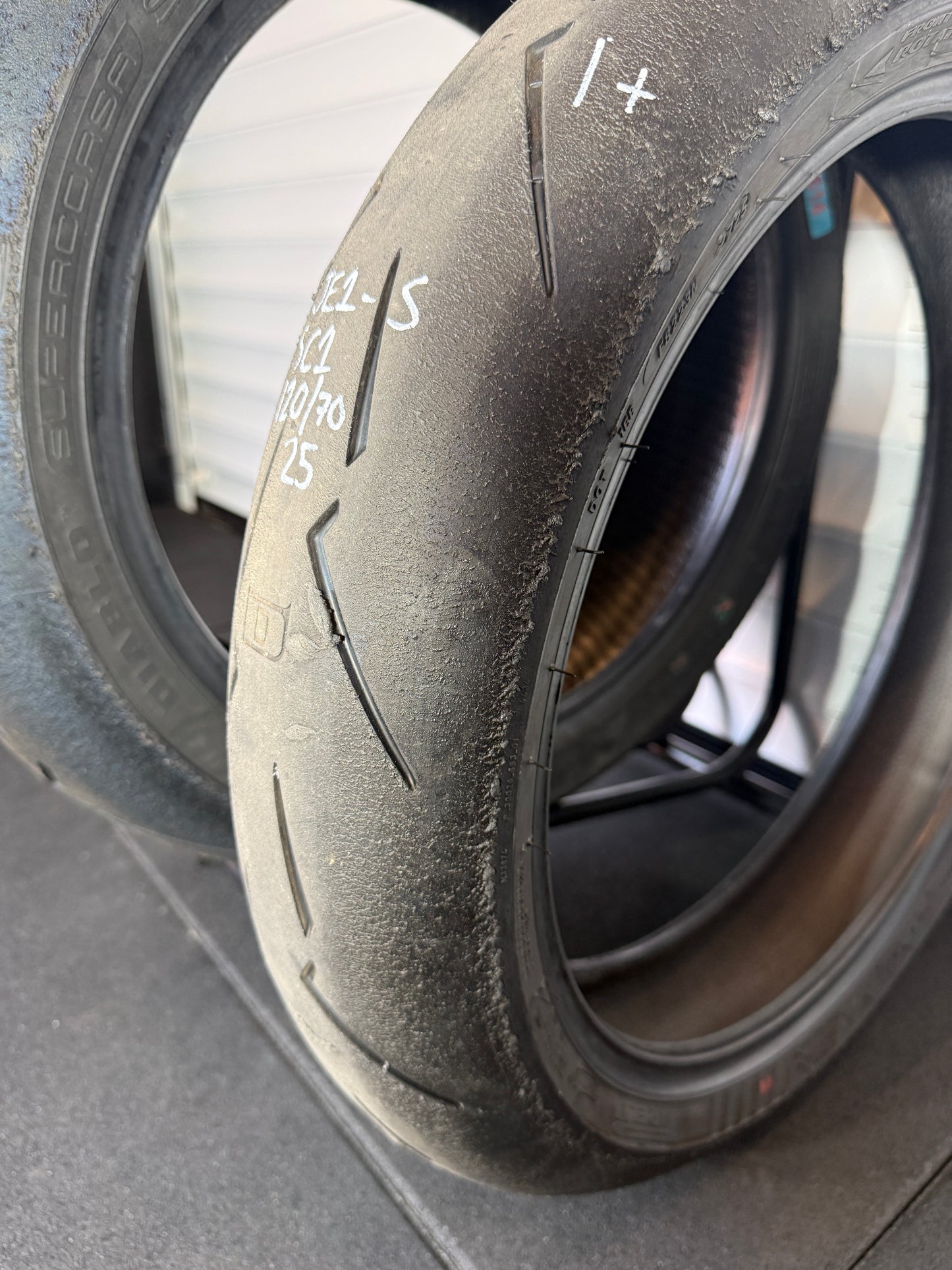 Pirelli Supercorsa- GRADE 1+ V4 SET 180/60/17, 120/70/17 (JE1-S)