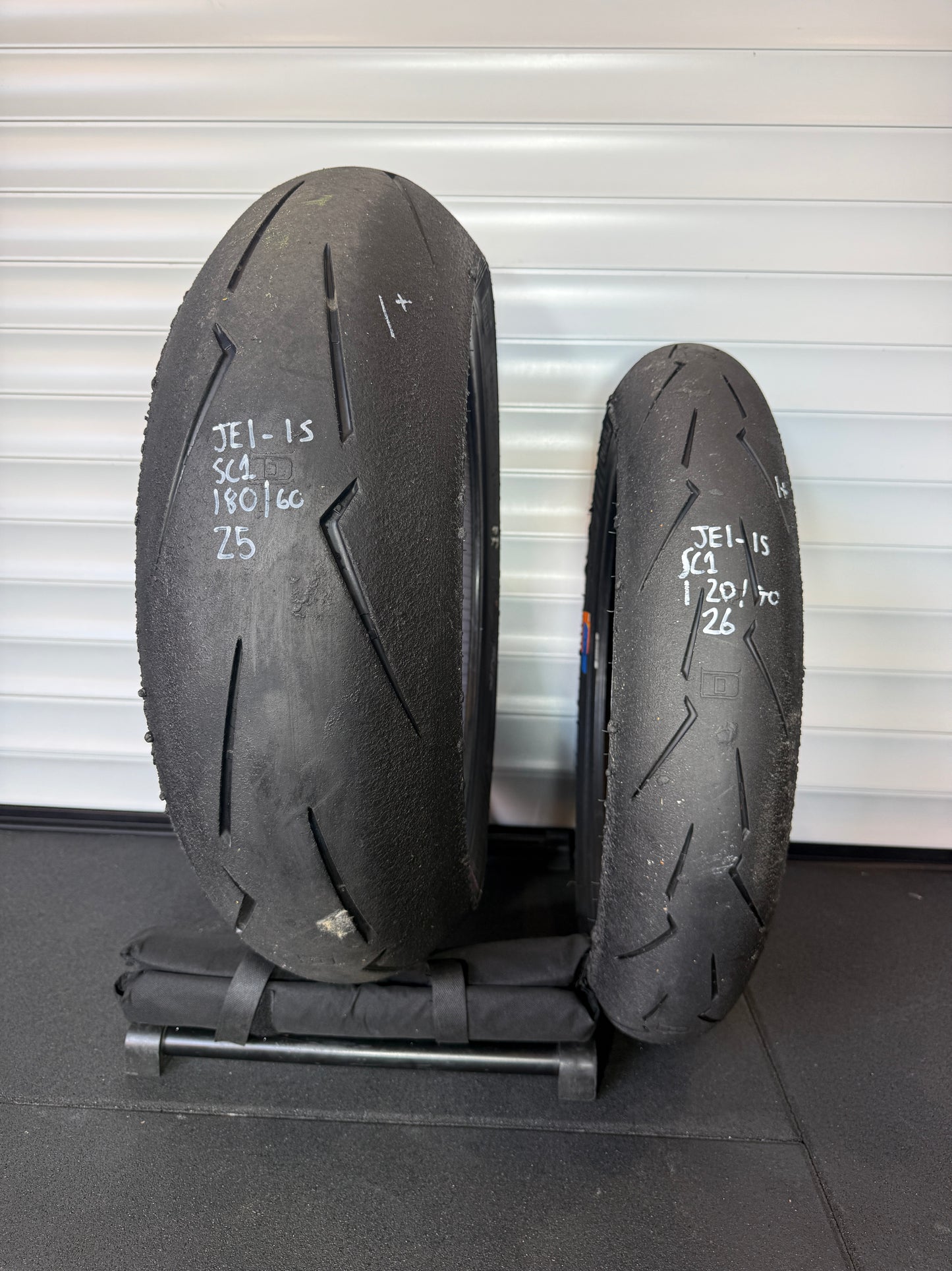 Pirelli Supercorsa- GRADE 1+ V4 SET 180/60/17, 120/70/17 (JE1-1S)
