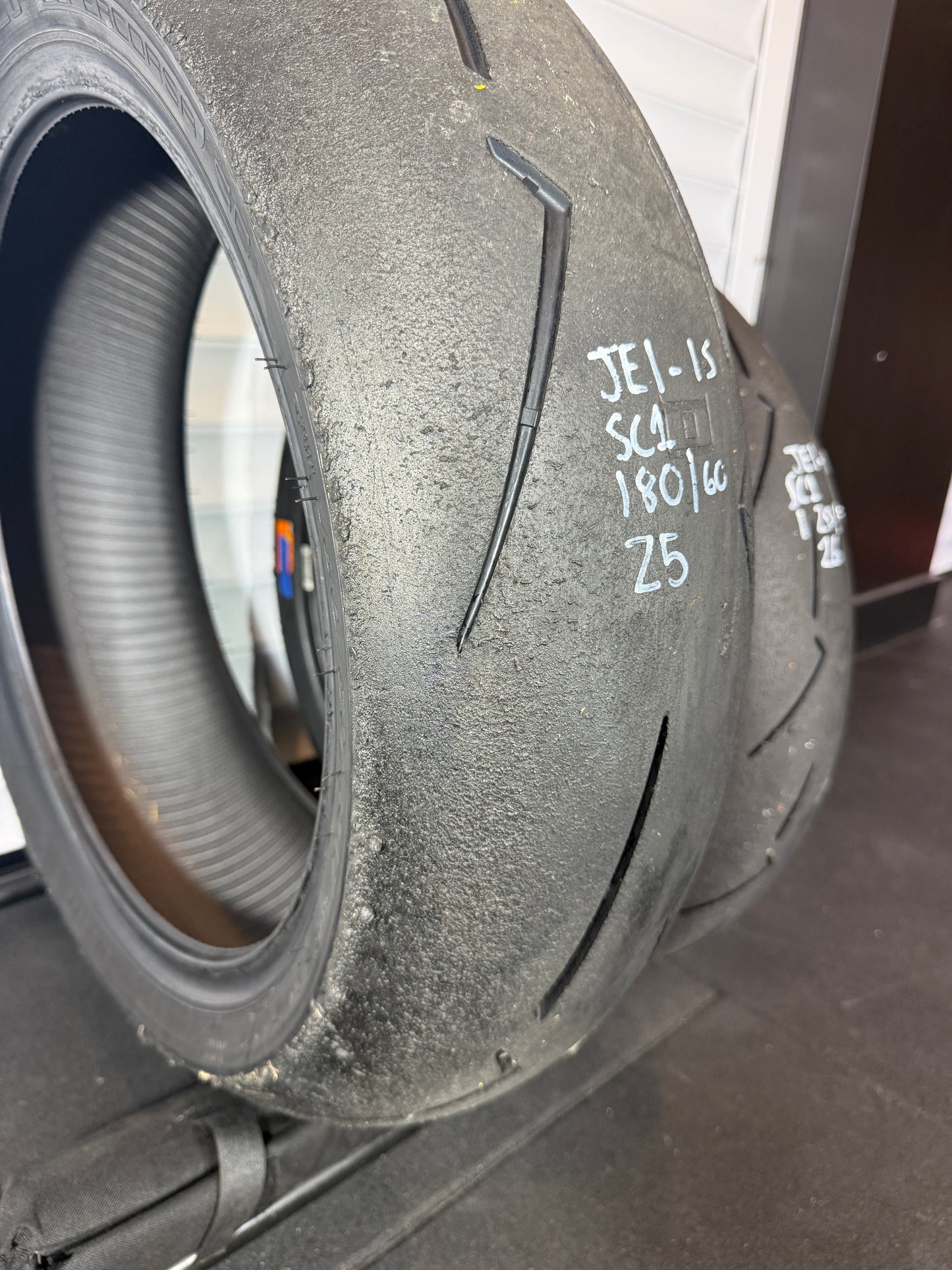 Pirelli Supercorsa- GRADE 1+ V4 SET 180/60/17, 120/70/17 (JE1-1S)