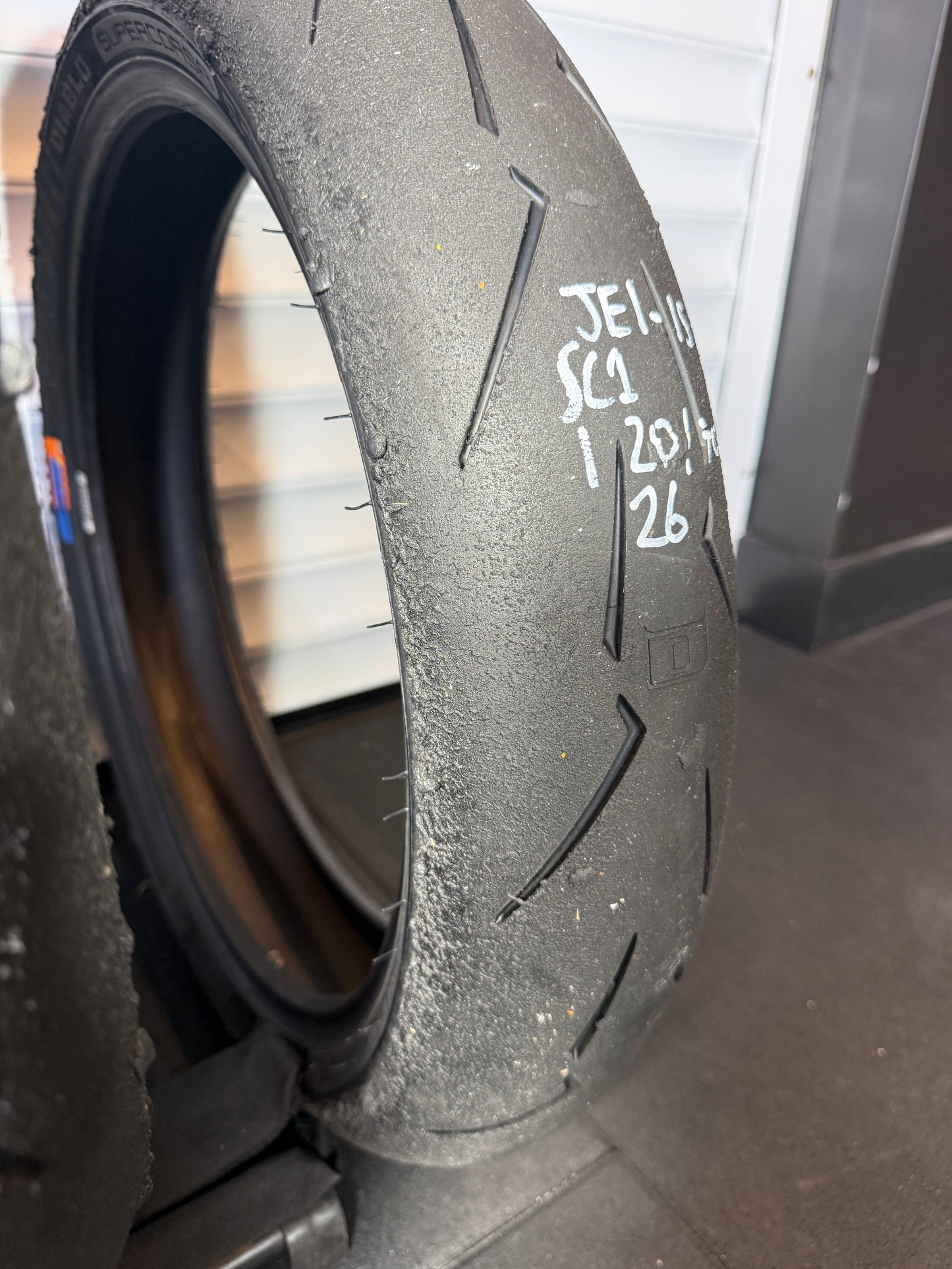 Pirelli Supercorsa- GRADE 1+ V4 SET 180/60/17, 120/70/17 (JE1-1S)