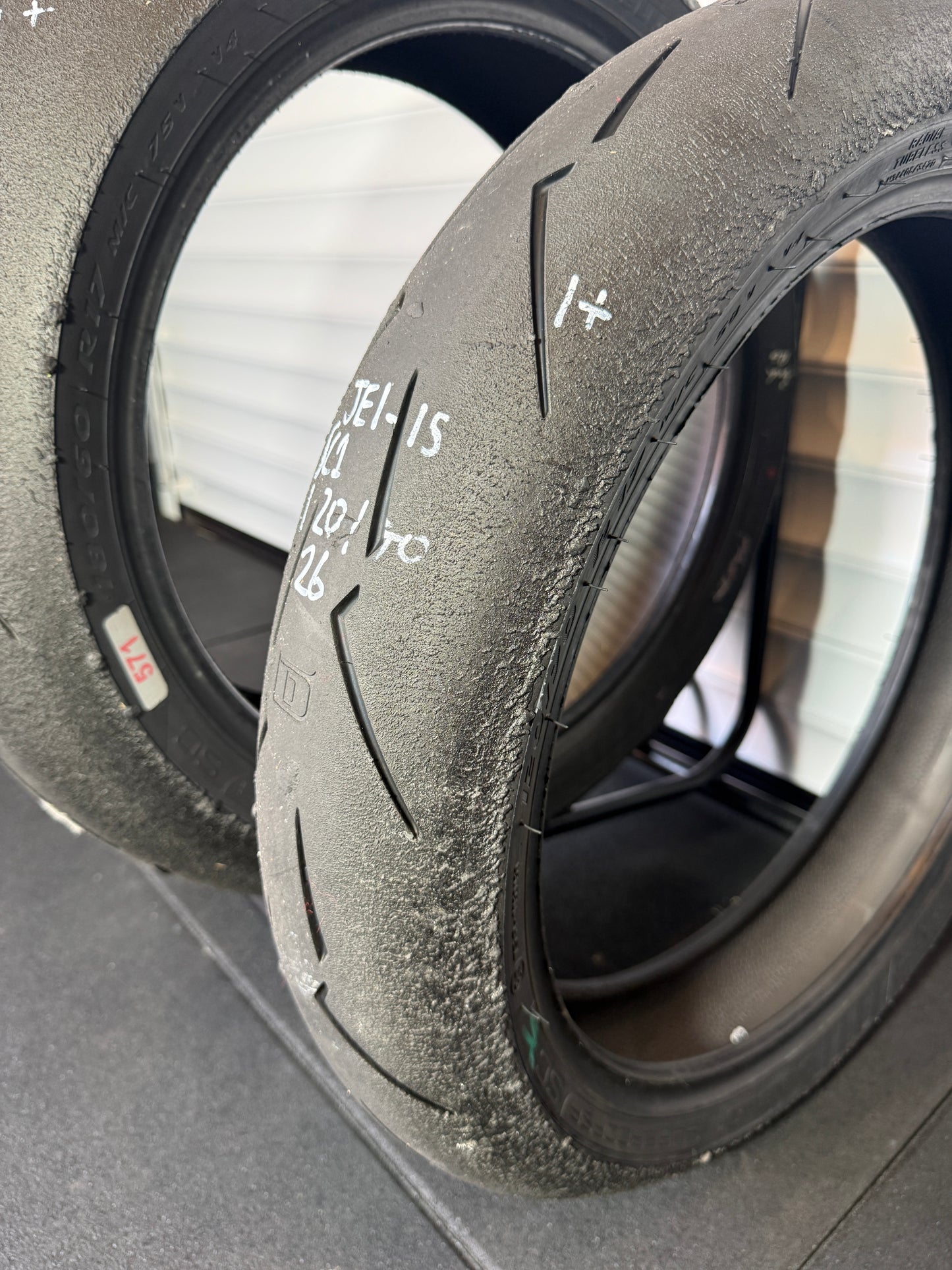 Pirelli Supercorsa- GRADE 1+ V4 SET 180/60/17, 120/70/17 (JE1-1S)