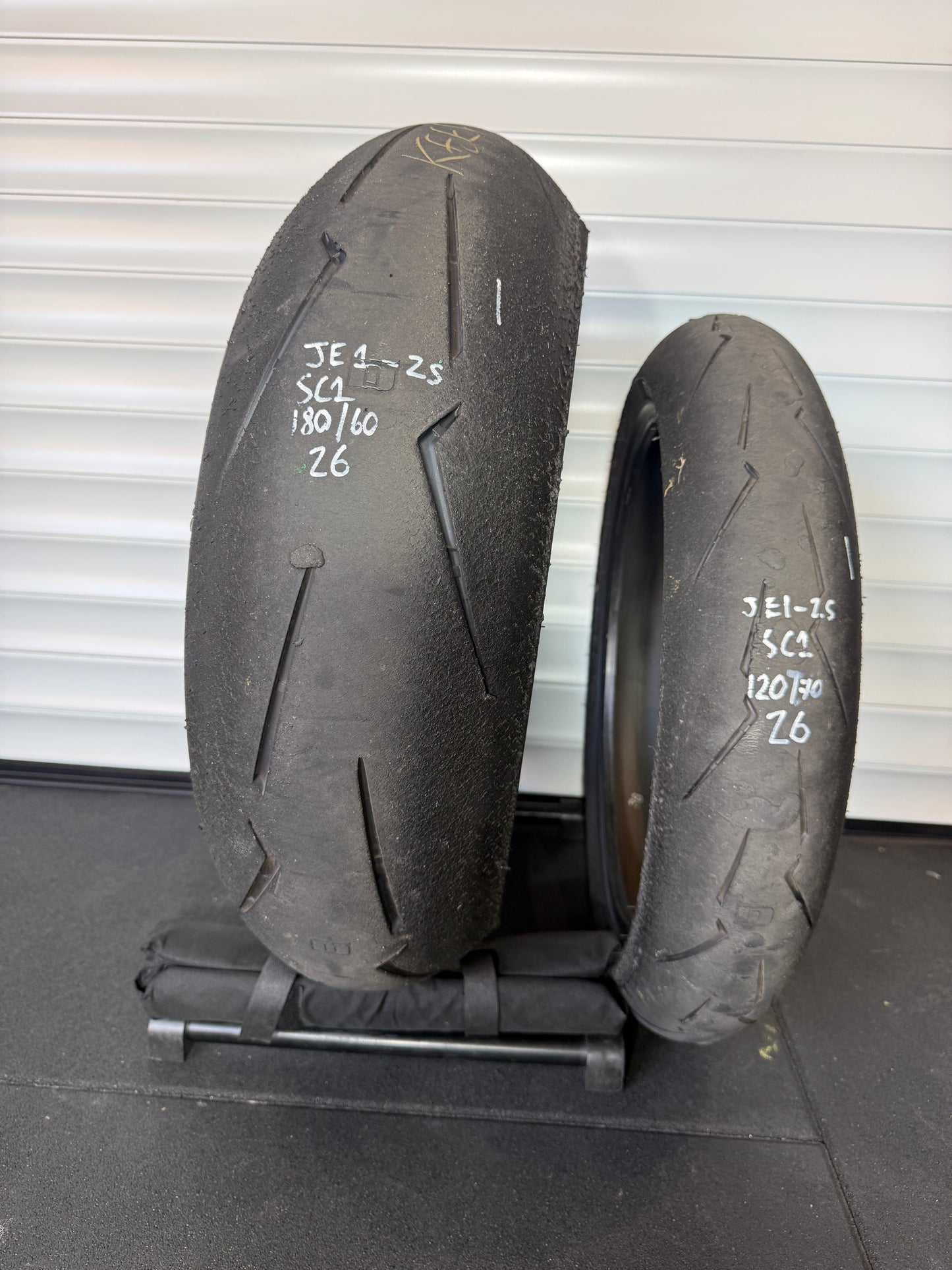 Pirelli Supercorsa- GRADE 1 V4 SET 180/60/17, 120/70/17 (JE1-2S)