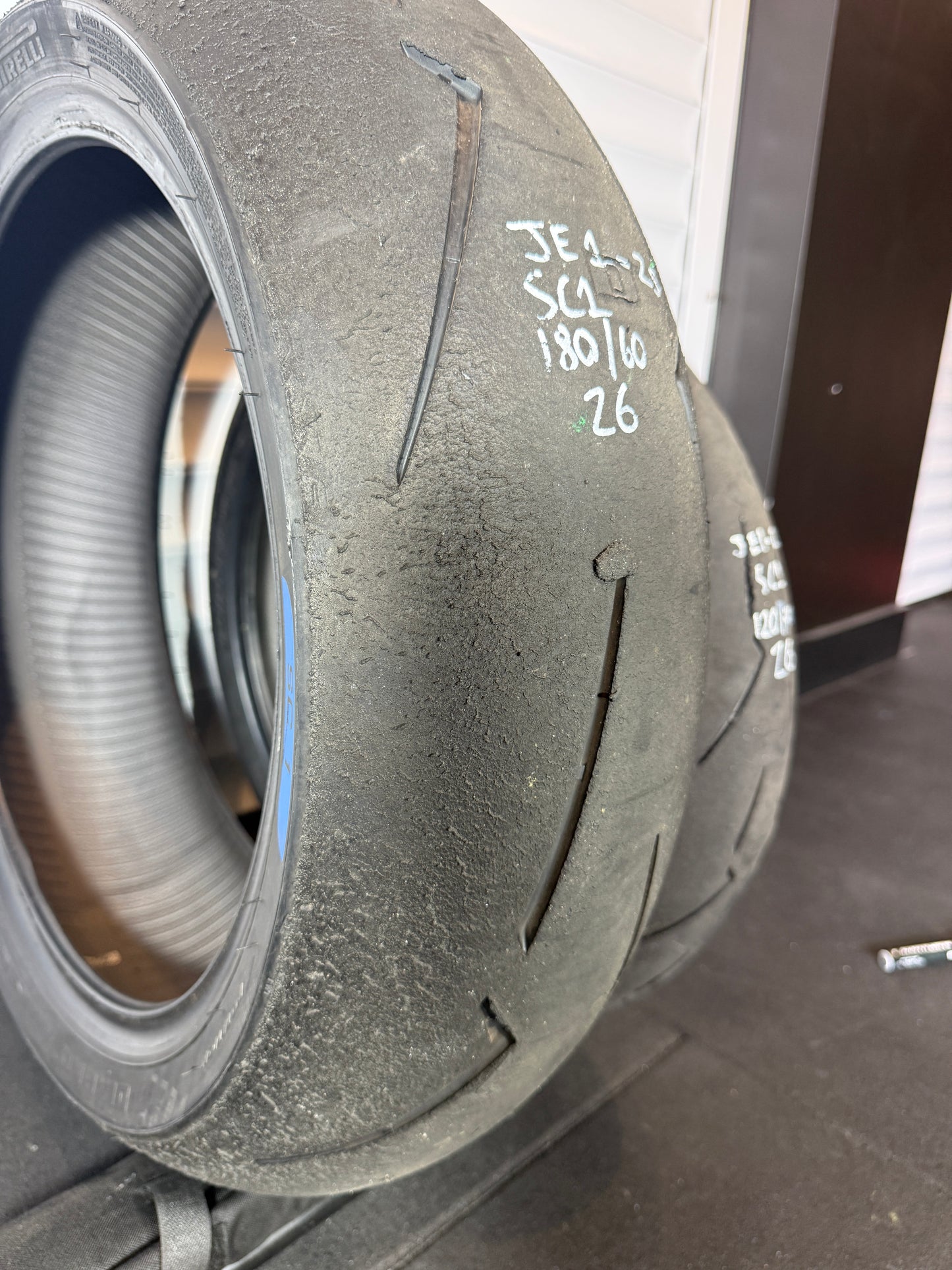 Pirelli Supercorsa- GRADE 1 V4 SET 180/60/17, 120/70/17 (JE1-2S)