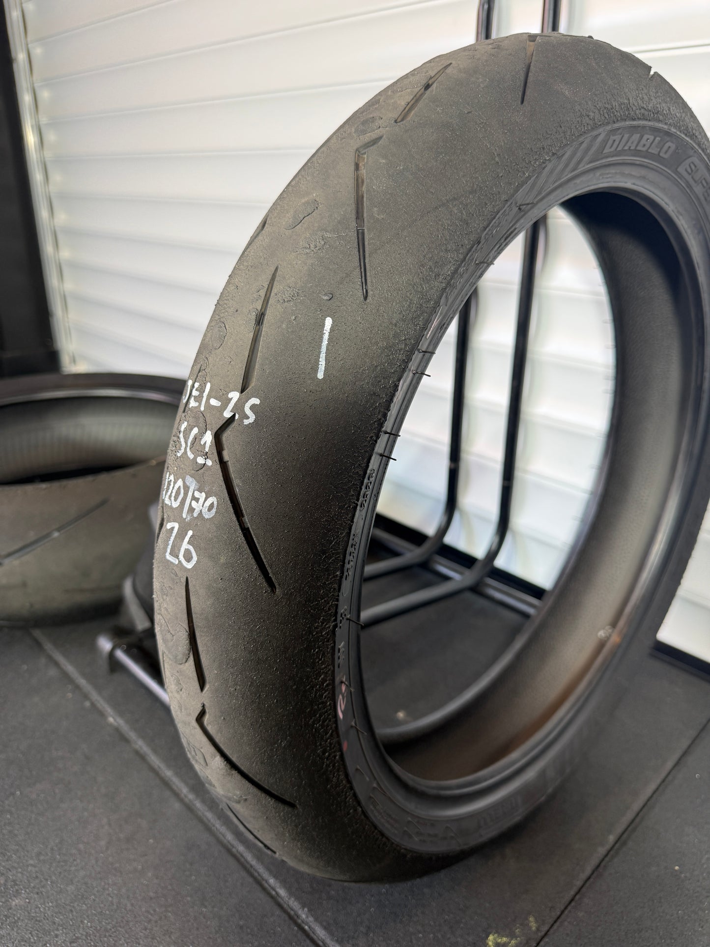 Pirelli Supercorsa- GRADE 1 V4 SET 180/60/17, 120/70/17 (JE1-2S)