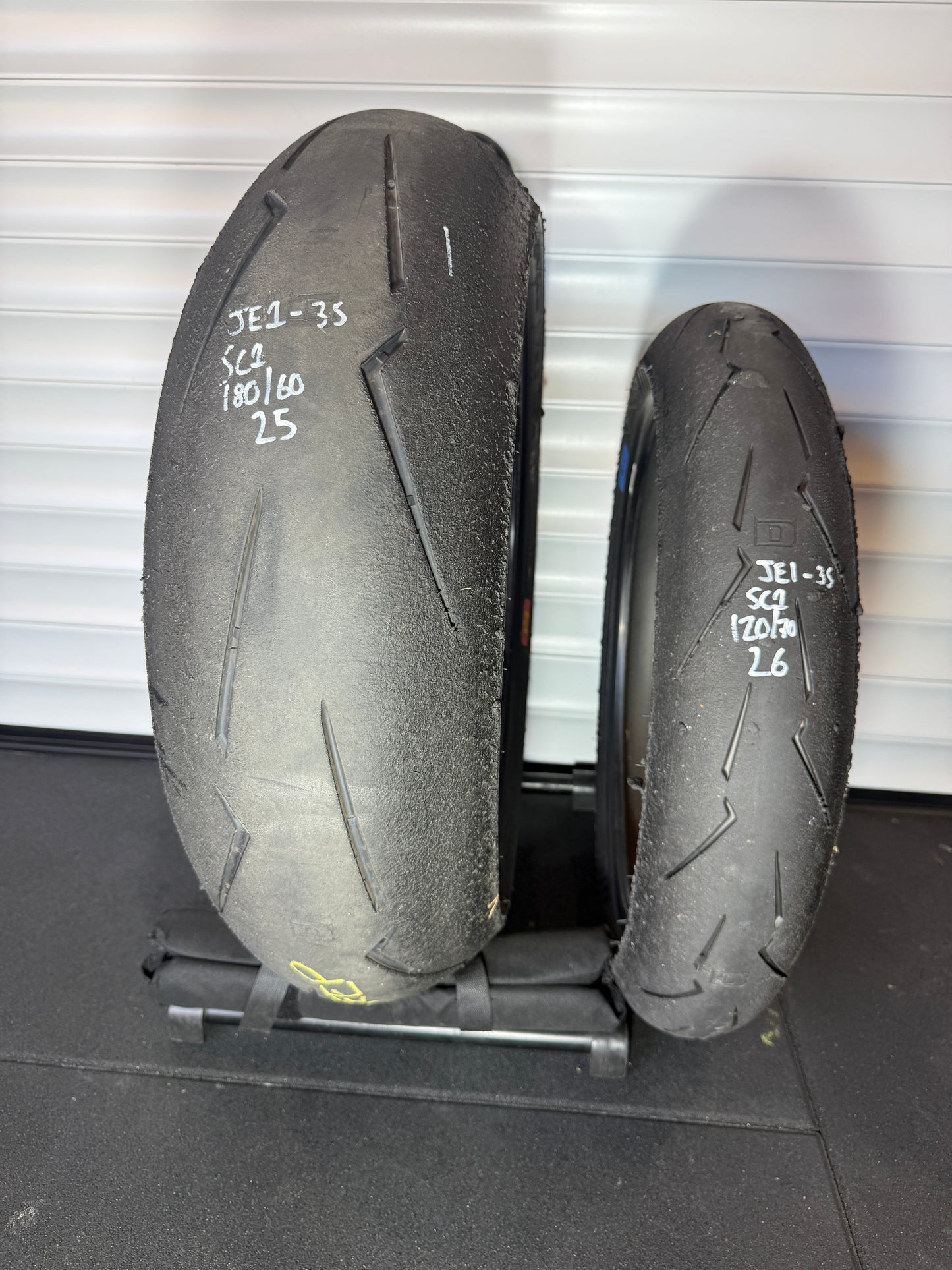 Pirelli Supercorsa- GRADE 1 V4 SET 180/60/17, 120/70/17 (JE1-3S)
