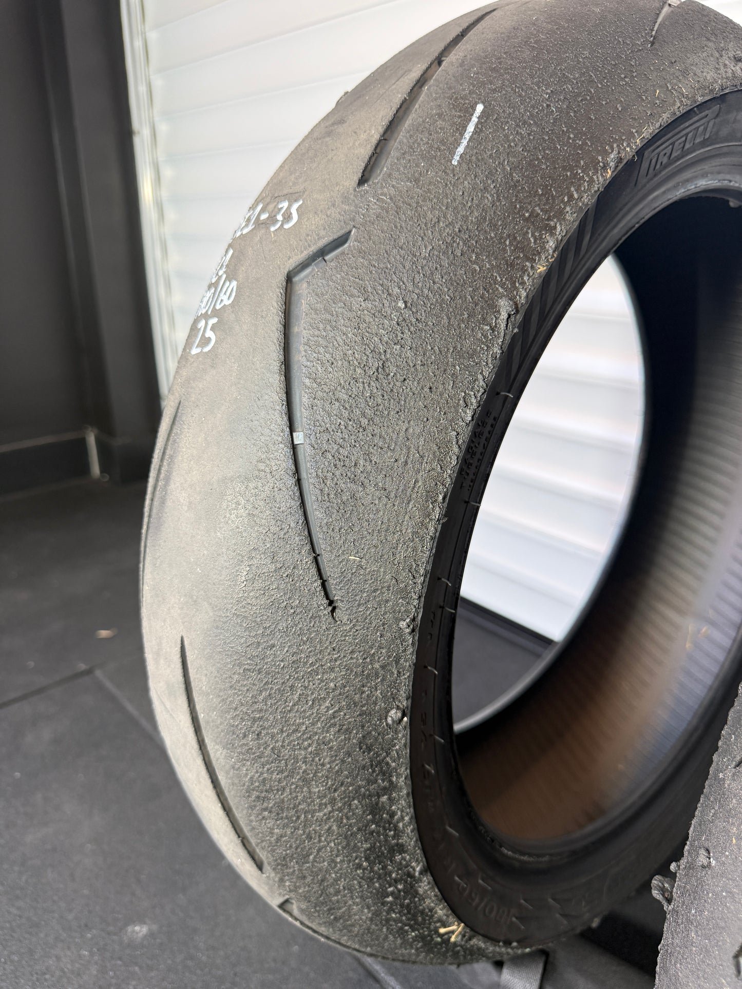 Pirelli Supercorsa- GRADE 1 V4 SET 180/60/17, 120/70/17 (JE1-3S)