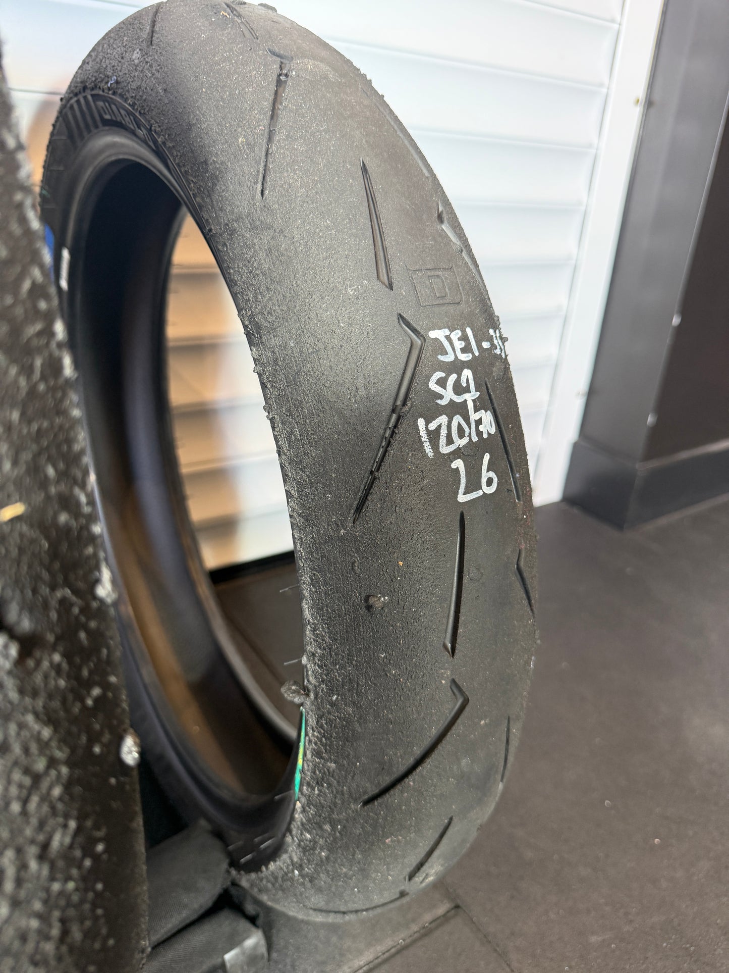 Pirelli Supercorsa- GRADE 1 V4 SET 180/60/17, 120/70/17 (JE1-3S)