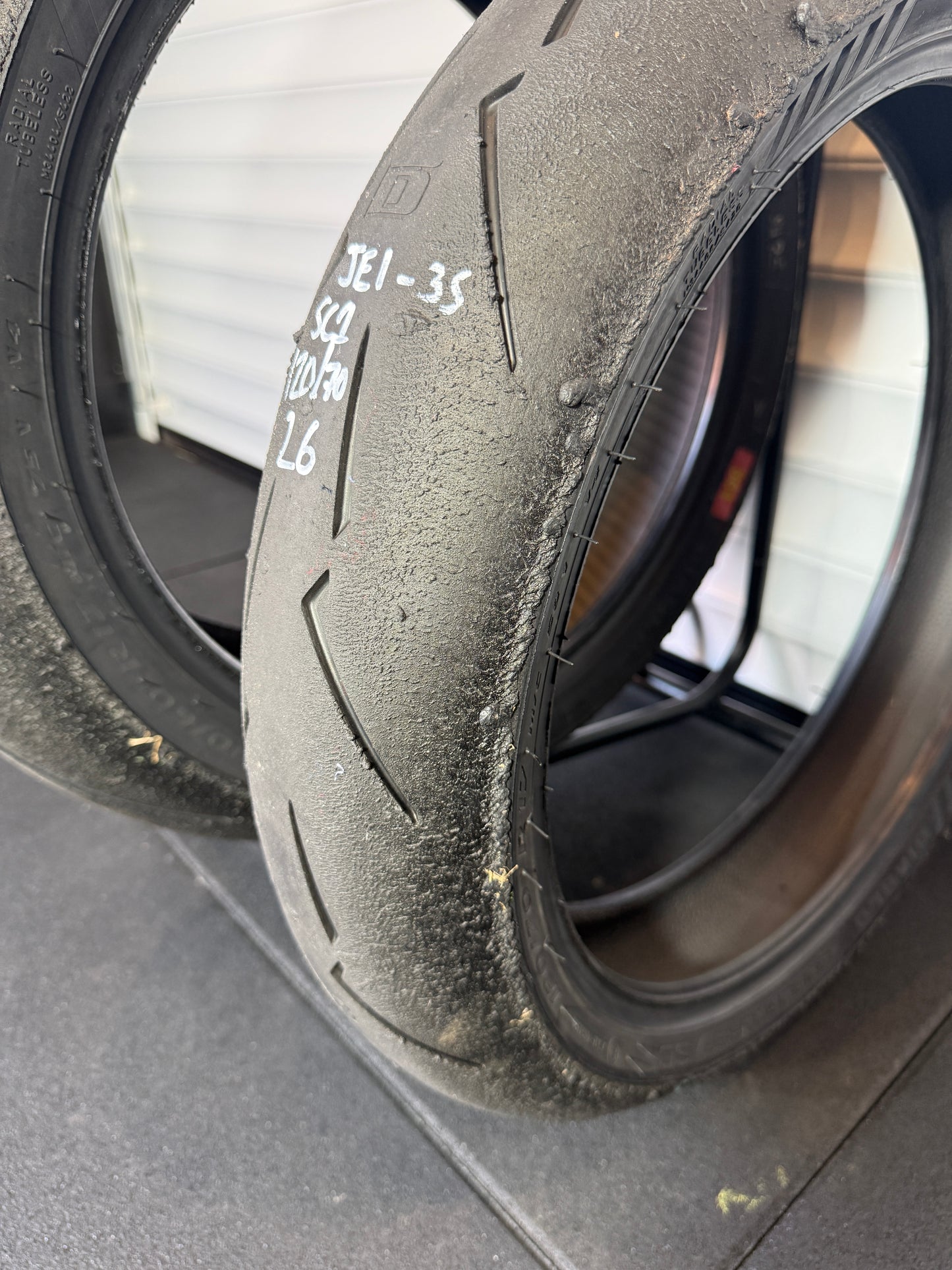 Pirelli Supercorsa- GRADE 1 V4 SET 180/60/17, 120/70/17 (JE1-3S)