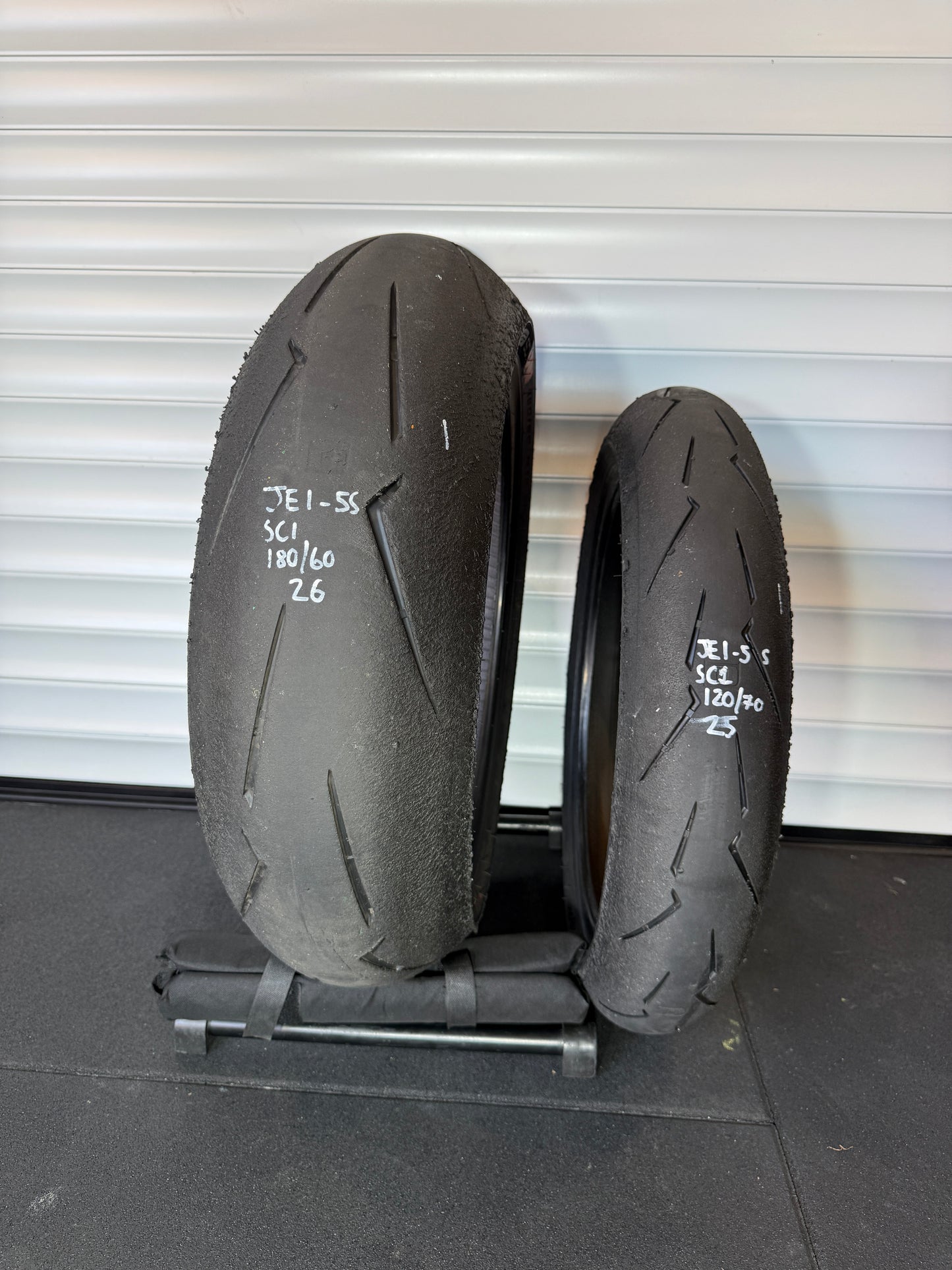 Pirelli Supercorsa- GRADE 1 V4 SET 180/60/17, 120/70/17 (JE1-5S)