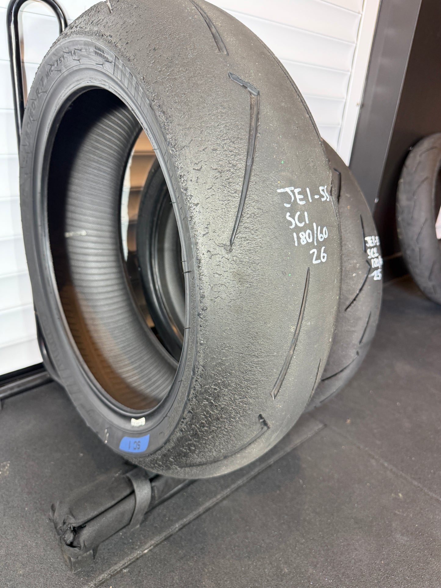 Pirelli Supercorsa- GRADE 1 V4 SET 180/60/17, 120/70/17 (JE1-5S)