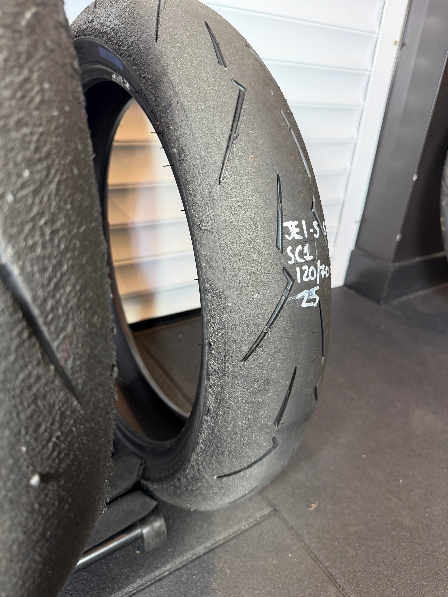 Pirelli Supercorsa- GRADE 1 V4 SET 180/60/17, 120/70/17 (JE1-5S)