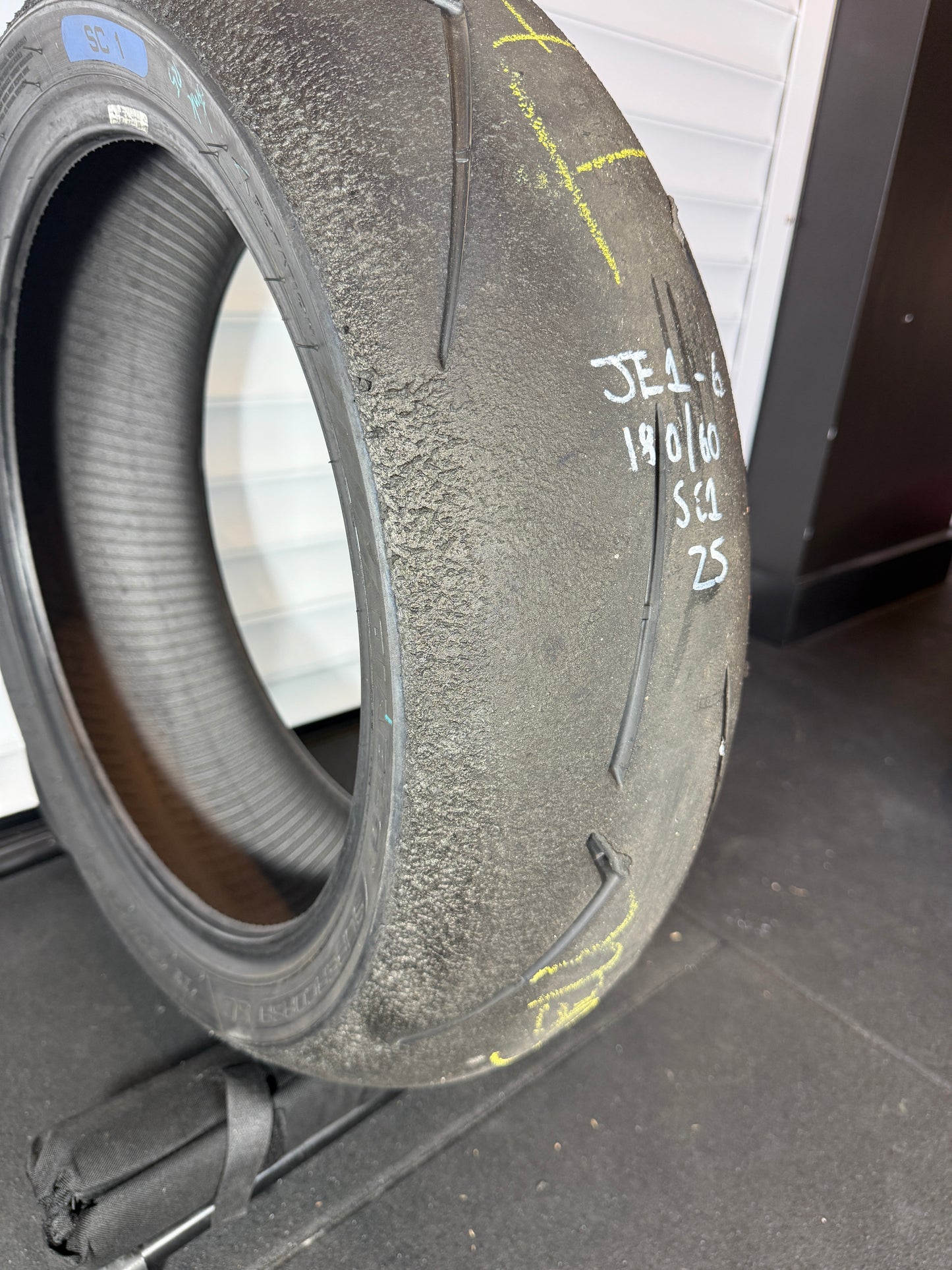 Pirelli Supercorsa- GRADE 2 V4 180/60/17 (JE1-6)