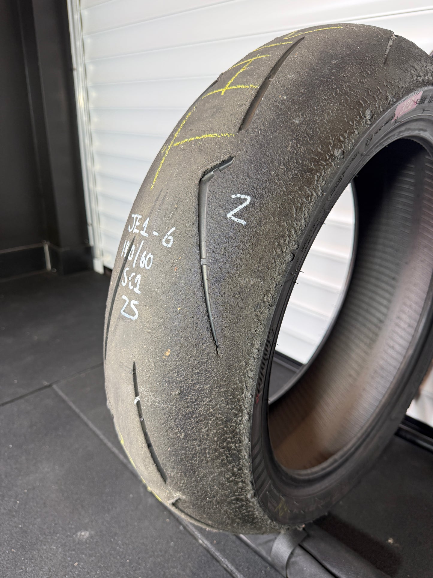 Pirelli Supercorsa- GRADE 2 V4 180/60/17 (JE1-6)