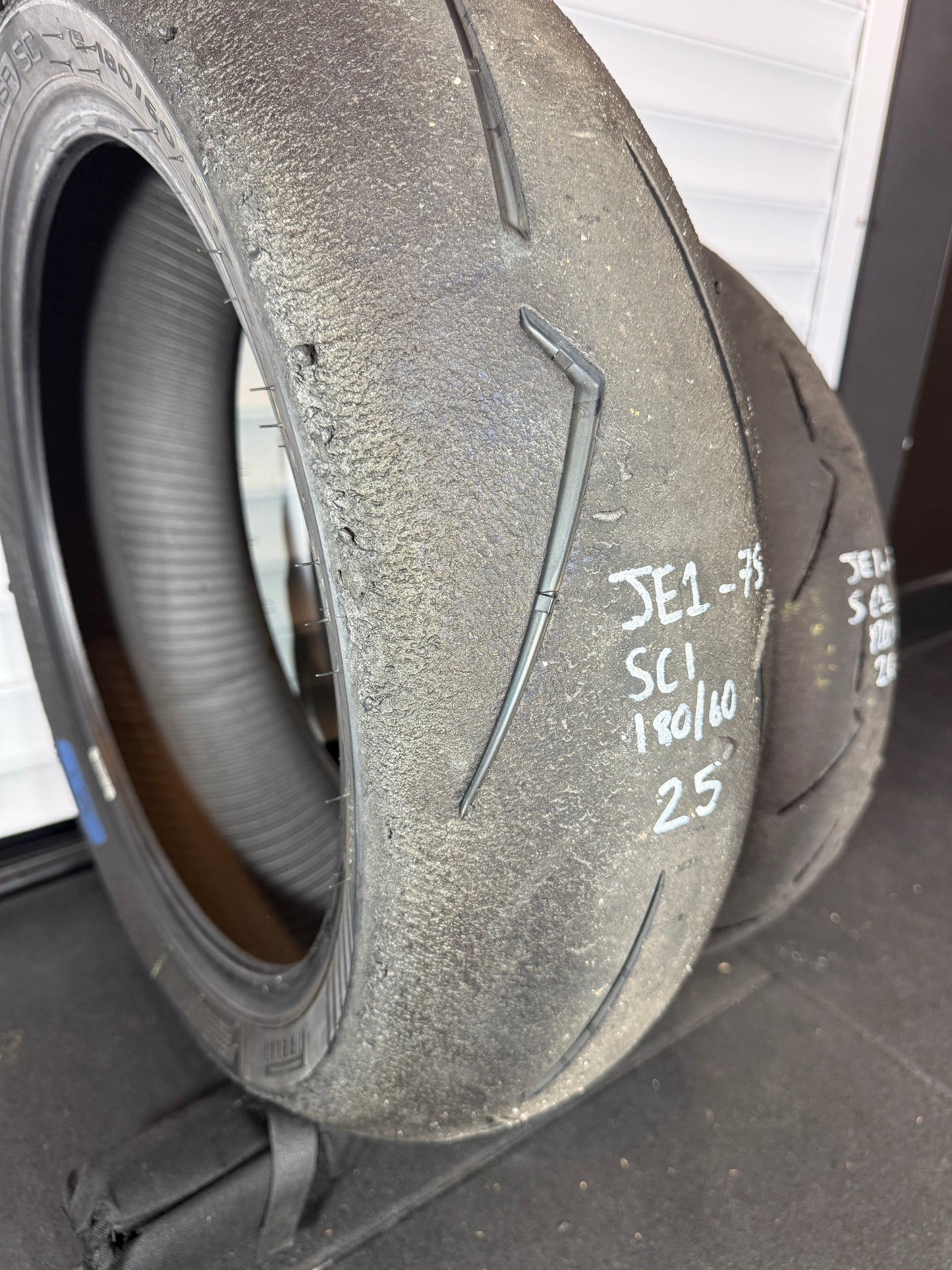 Pirelli Supercorsa- GRADE 2 V4 SET 180/60/17, 120/70/17 (JE1-7S)