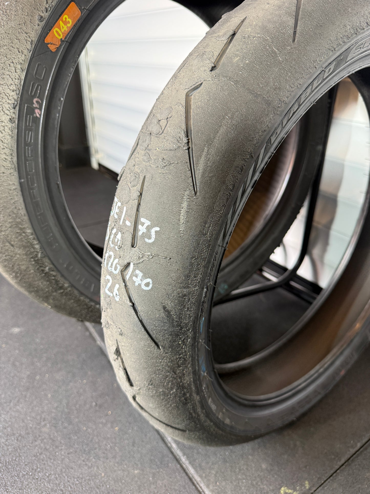 Pirelli Supercorsa- GRADE 2 V4 SET 180/60/17, 120/70/17 (JE1-7S)