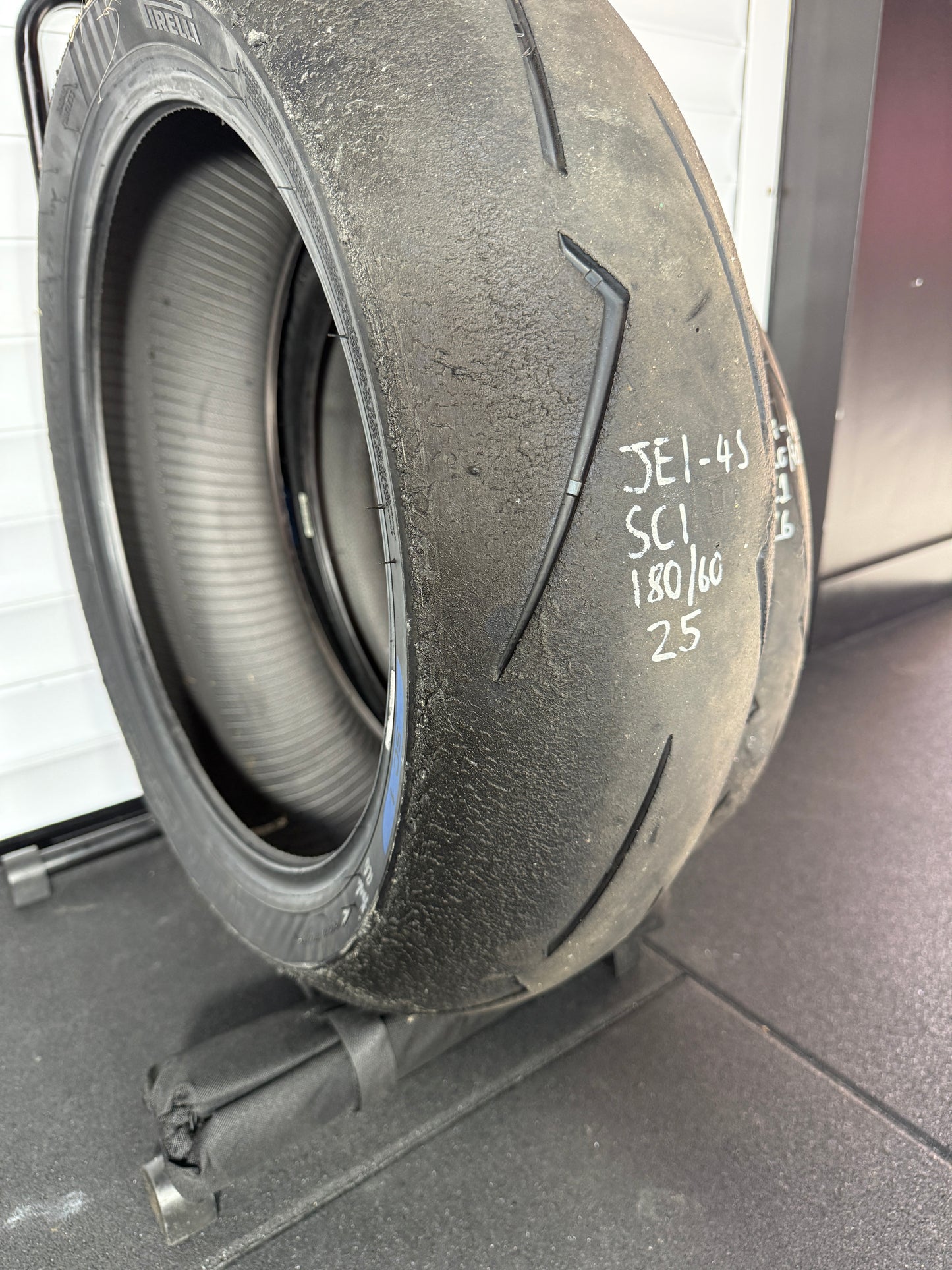 Pirelli Supercorsa- GRADE 1 V4 SET 180/60/17, 120/70/17 (JE1-4S)