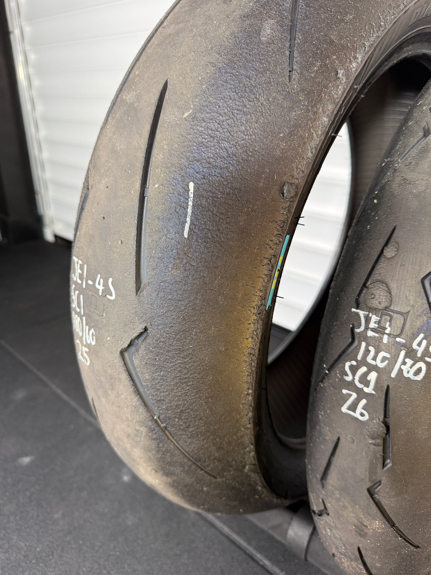 Pirelli Supercorsa- GRADE 1 V4 SET 180/60/17, 120/70/17 (JE1-4S)
