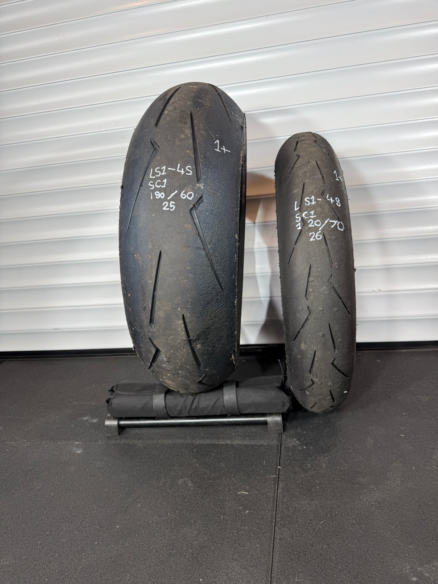Pirelli Supercorsa- GRADE 1+ V4 SET 180/60/17, 120/70/17 (LS1-4S)