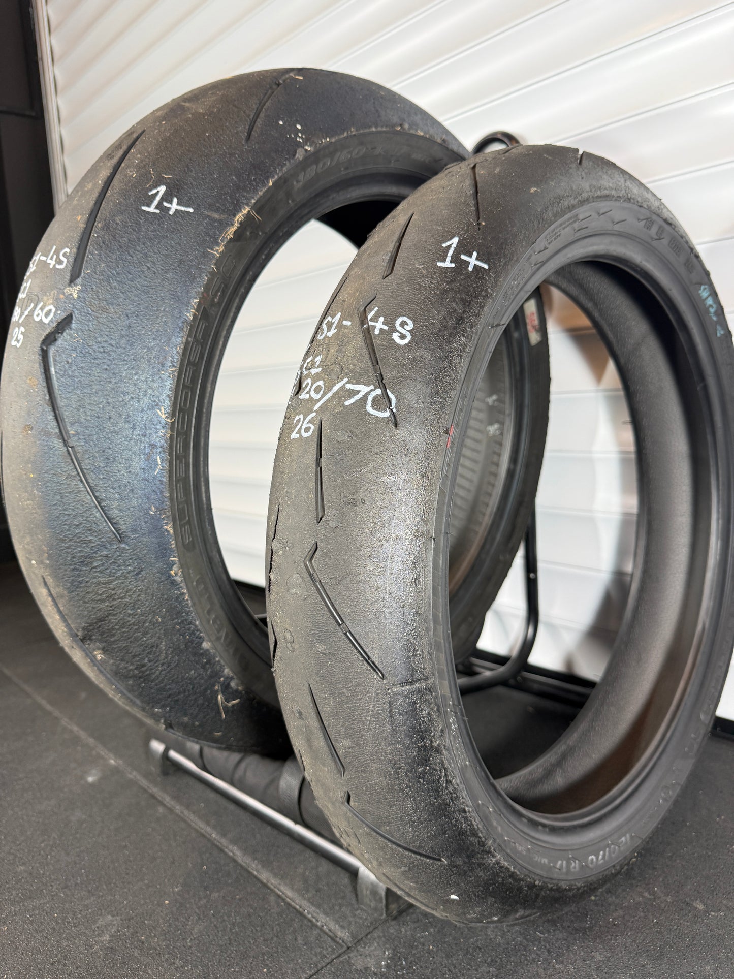 Pirelli Supercorsa- GRADE 1+ V4 SET 180/60/17, 120/70/17 (LS1-4S)