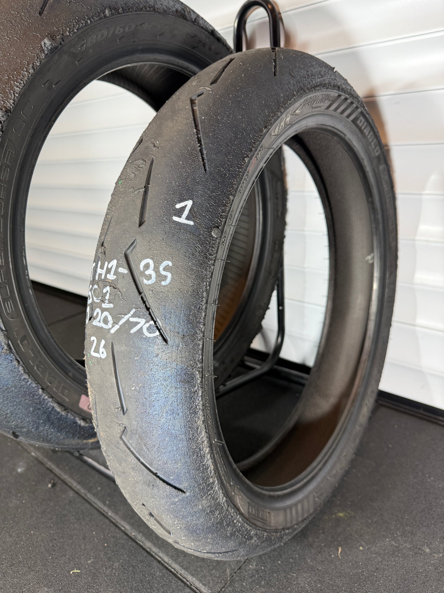 Pirelli Supercorsa- GRADE 1 V4 SET 180/60/17, 120/70/17 (TH1-3S)