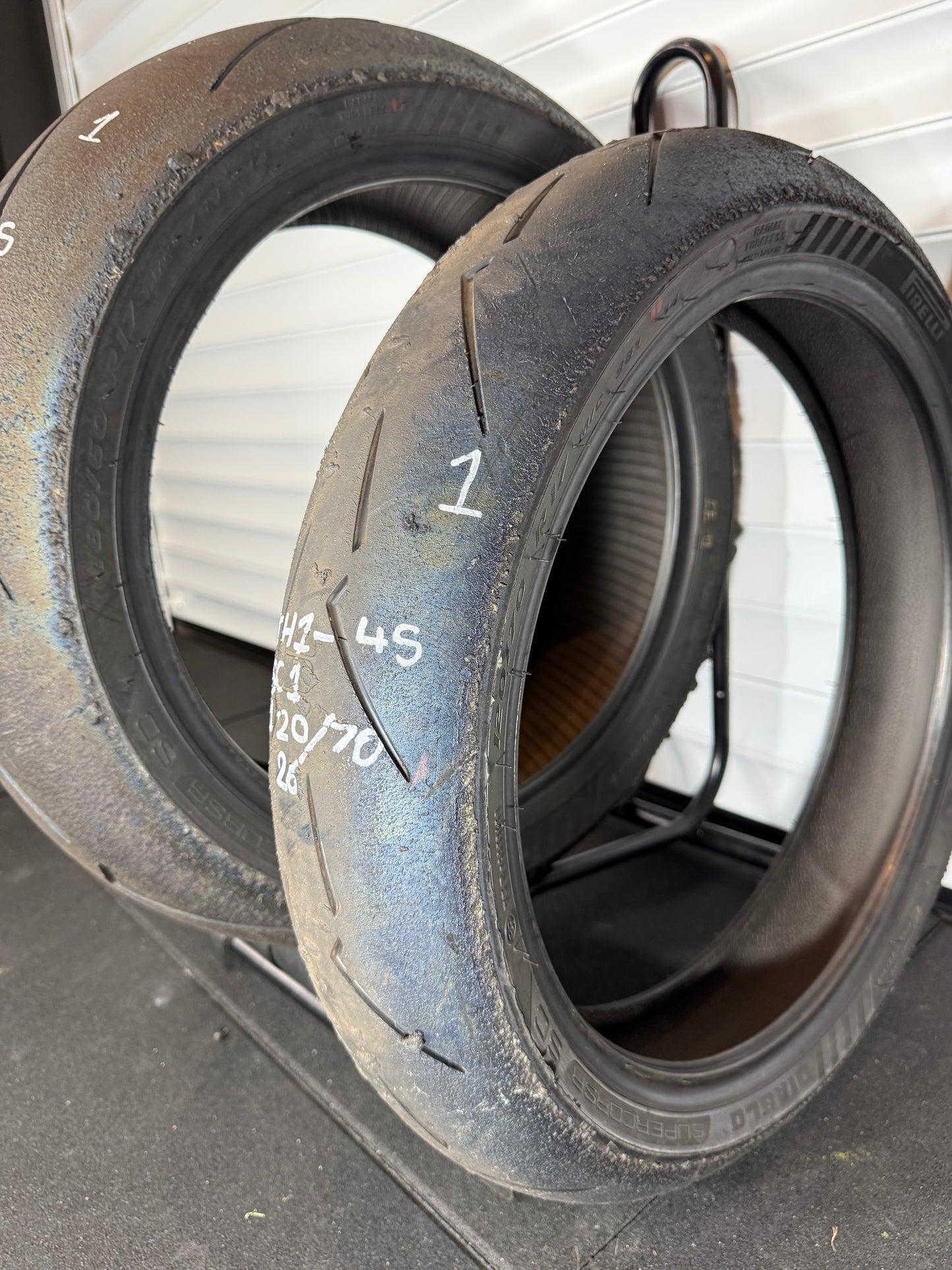 Pirelli Supercorsa- GRADE 1 V4 SET 180/60/17, 120/70/17 (TH1-4S)