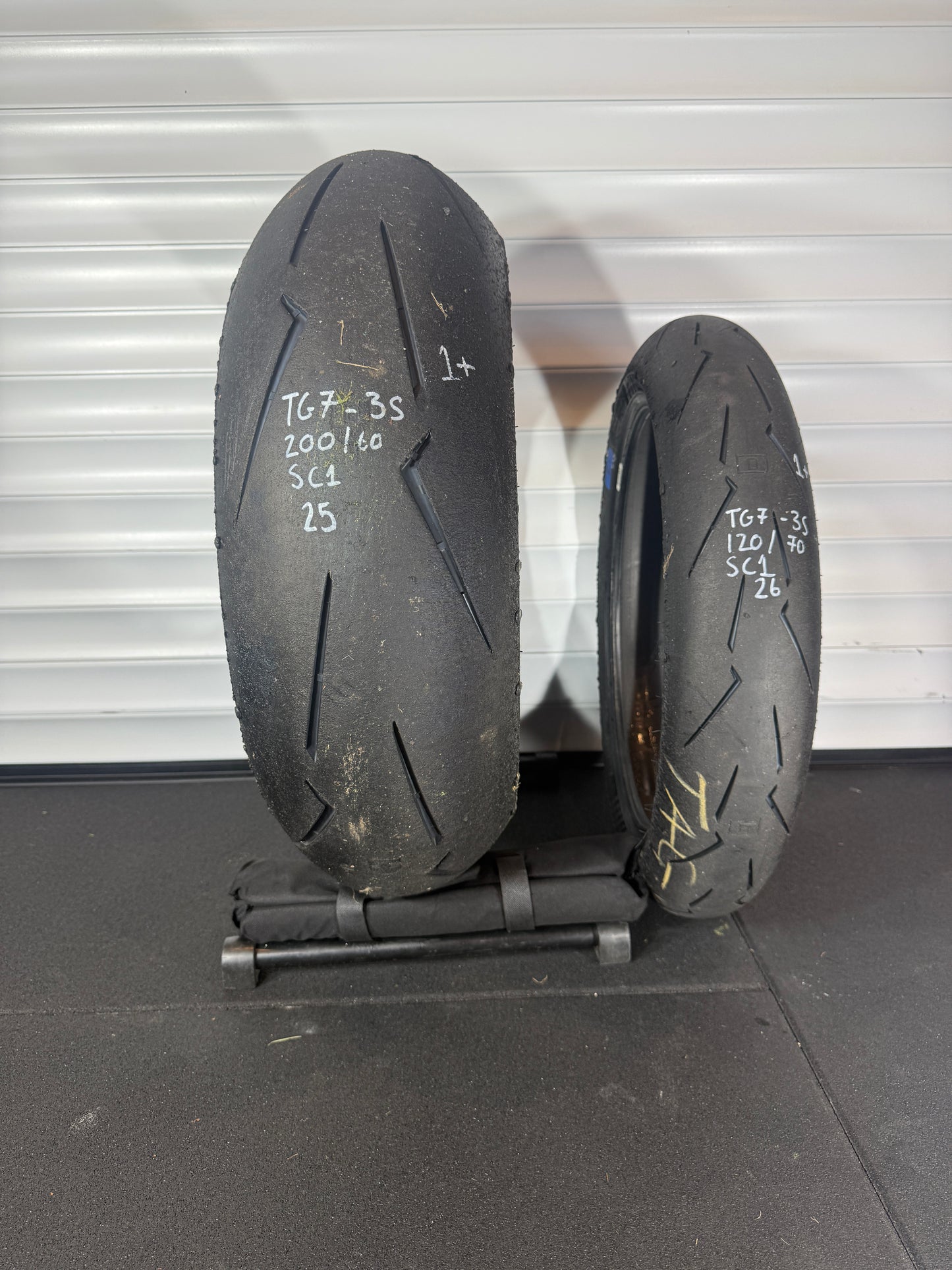 Pirelli Supercorsa- GRADE 1+ V4 SET 200/60/17, 120/70/17 (TG7-3S)