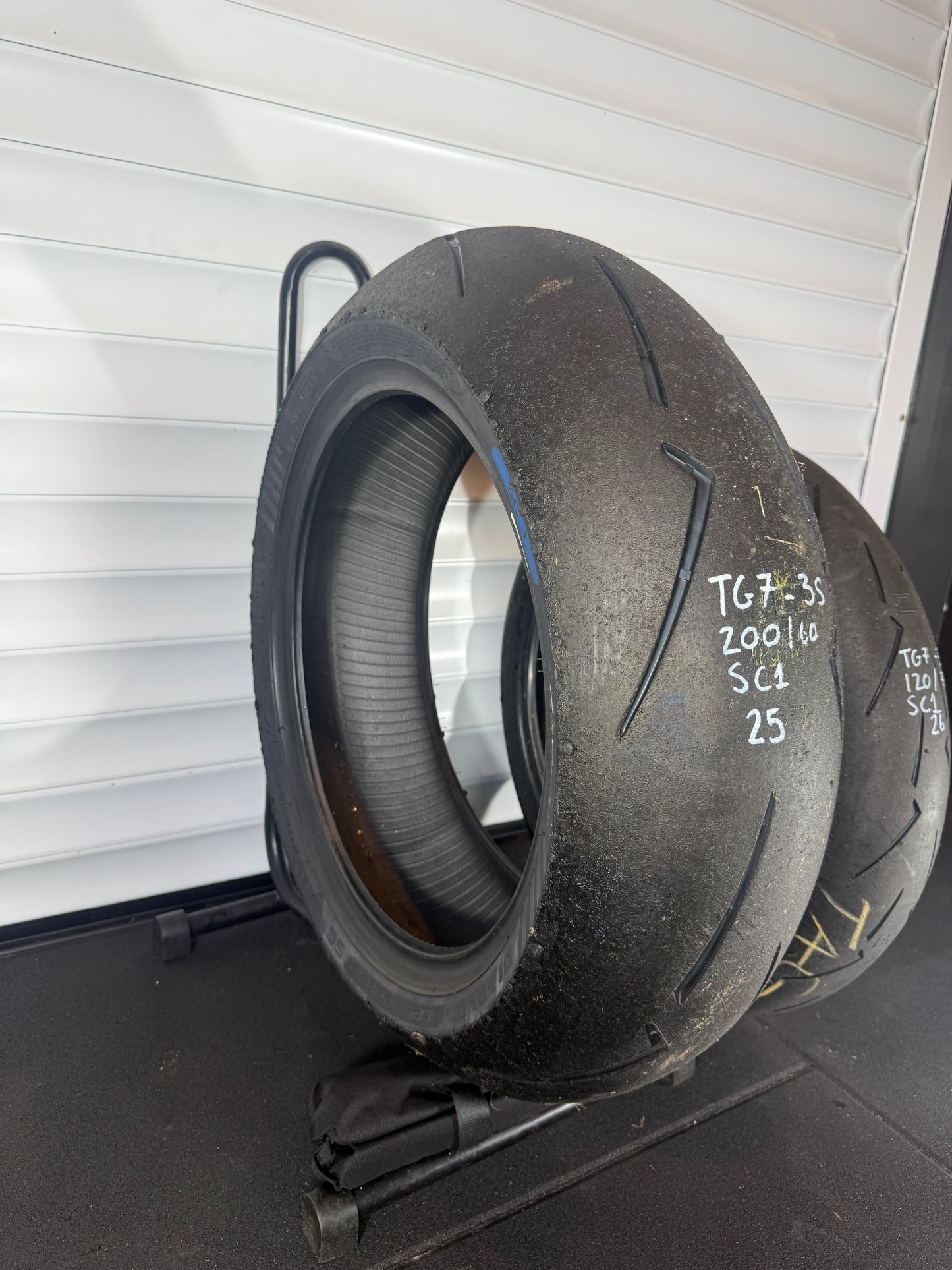 Pirelli Supercorsa- GRADE 1+ V4 SET 200/60/17, 120/70/17 (TG7-3S)