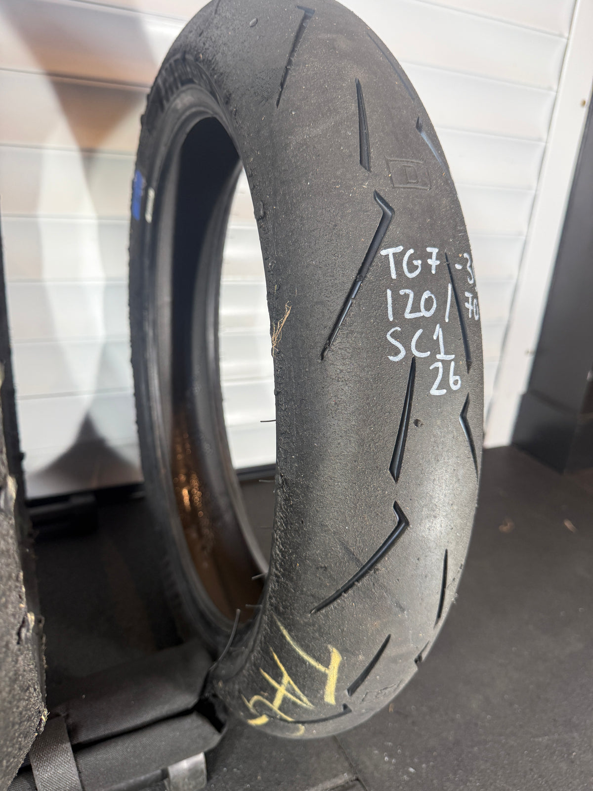 Pirelli Supercorsa- GRADE 1+ V4 SET 200/60/17, 120/70/17 (TG7-3S)