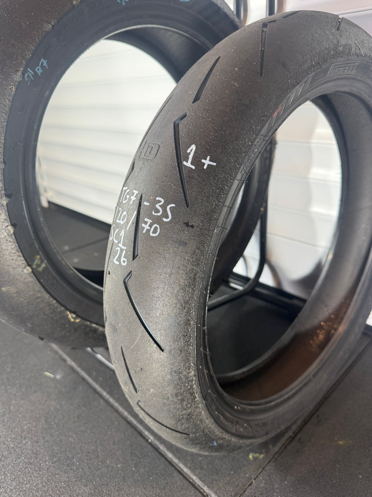 Pirelli Supercorsa- GRADE 1+ V4 SET 200/60/17, 120/70/17 (TG7-3S)