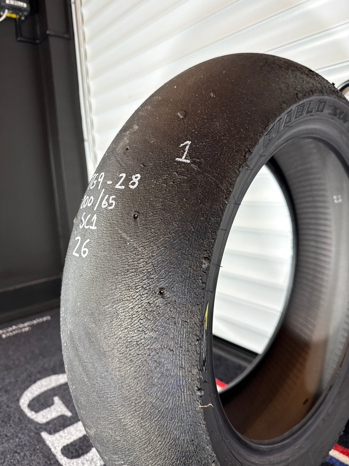 Pirelli Diablo Superbike Slick- Grade 1- 200/65/17 (TG9-28)