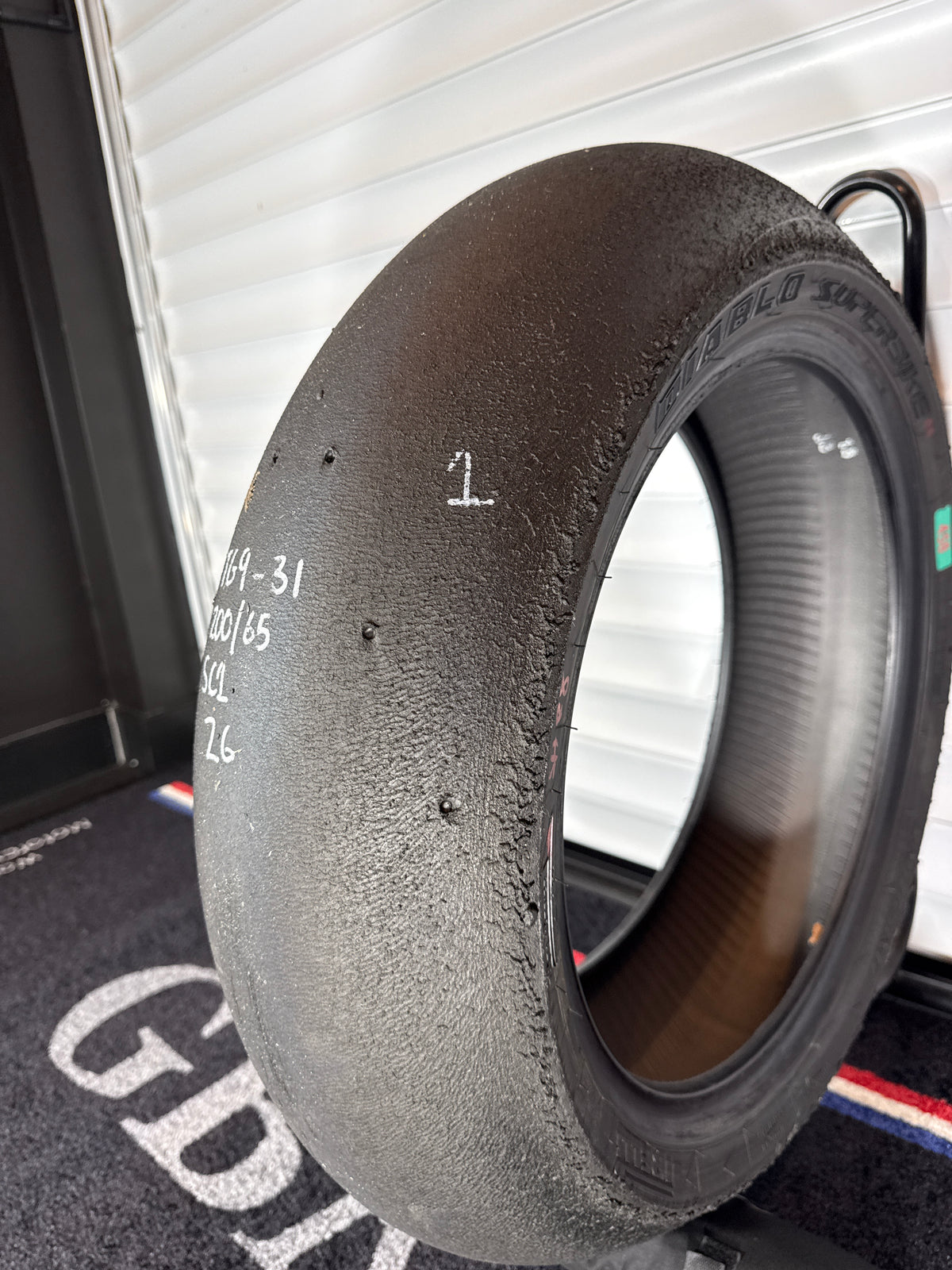 Pirelli Diablo Superbike Slick- Grade 1- 200/65/17 (TG9-31)