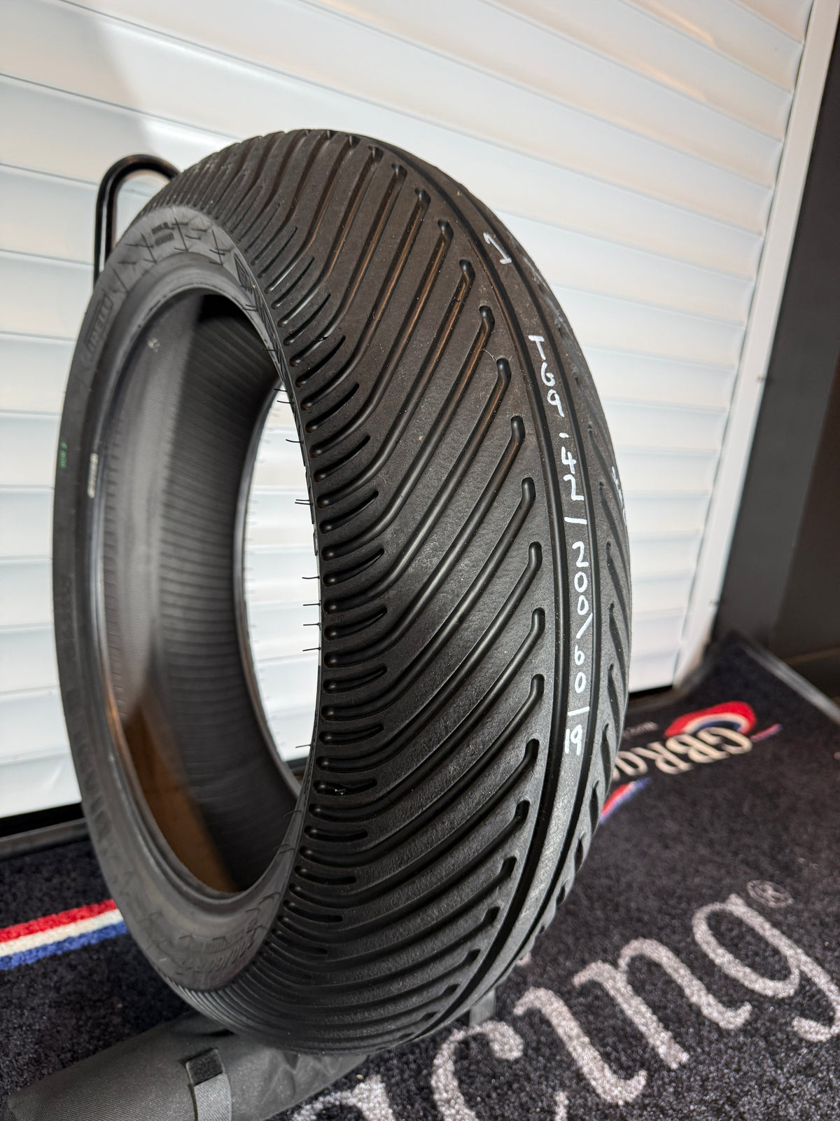 Pirelli Diablo Rain- Grade 1 200/60/17 (TG9-42 SCR2
