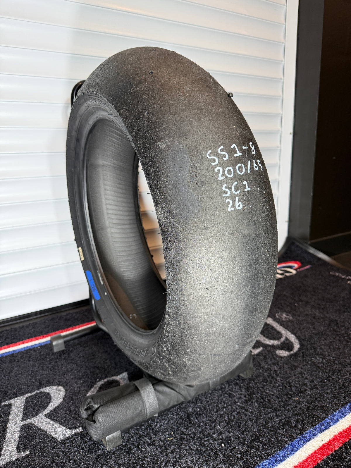 Pirelli Diablo Superbike Slick- Grade 1+-200/65/17 (SS1-8)
