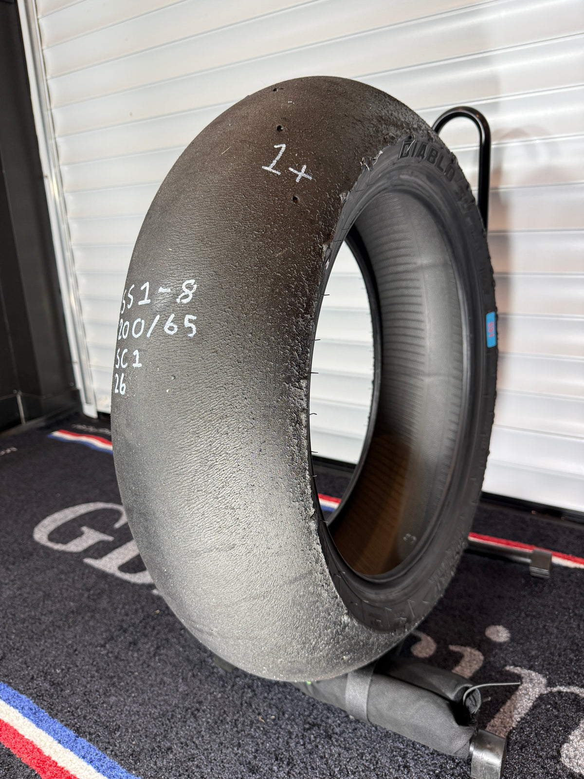 Pirelli Diablo Superbike Slick- Grade 1+-200/65/17 (SS1-8)
