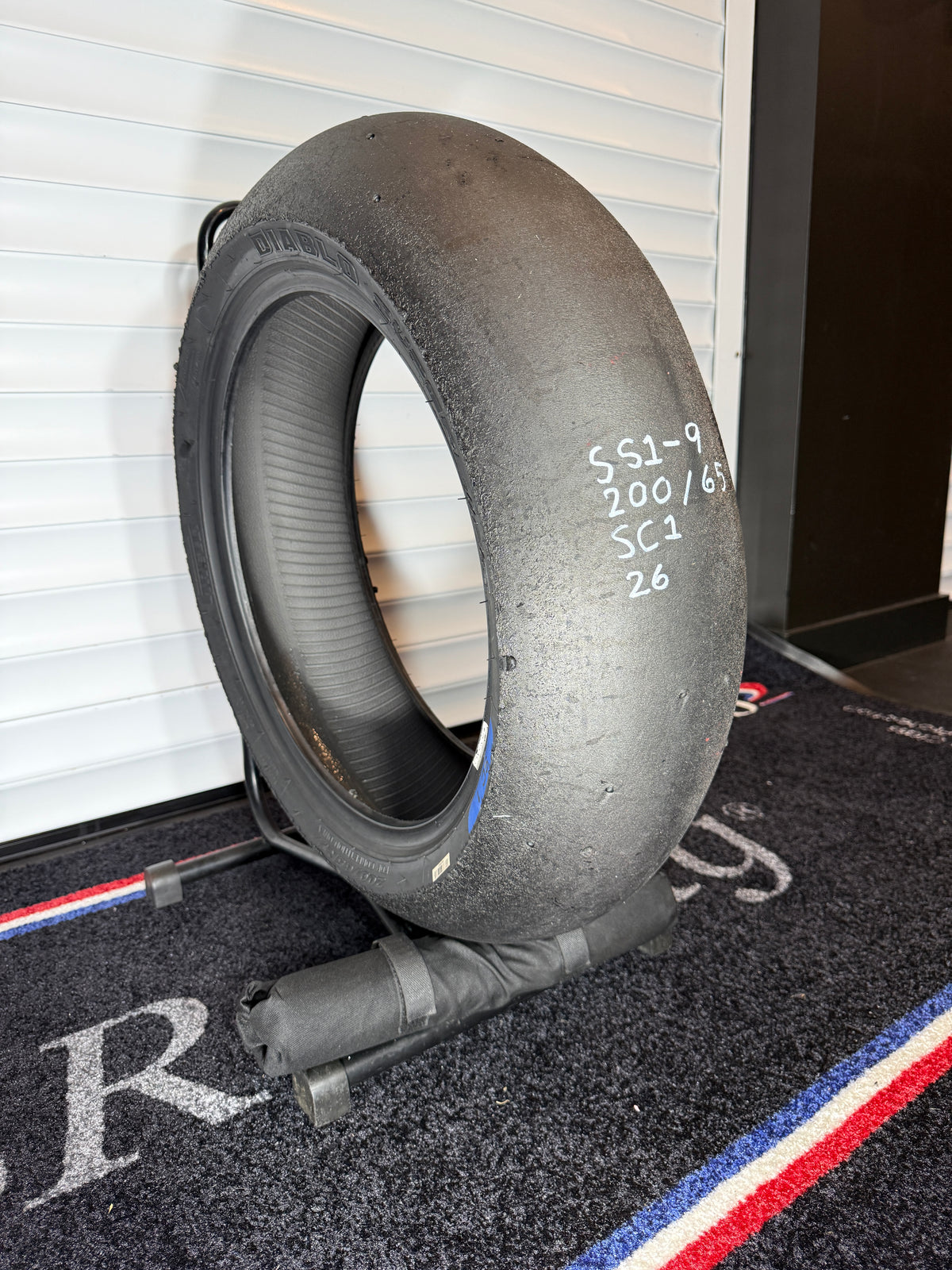 Pirelli Diablo Superbike Slick- Grade 1-200/65/17 (SS1-9)