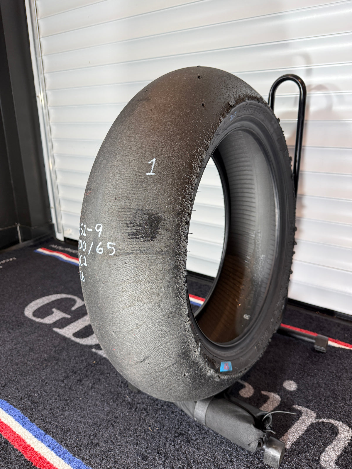 Pirelli Diablo Superbike Slick- Grade 1-200/65/17 (SS1-9)