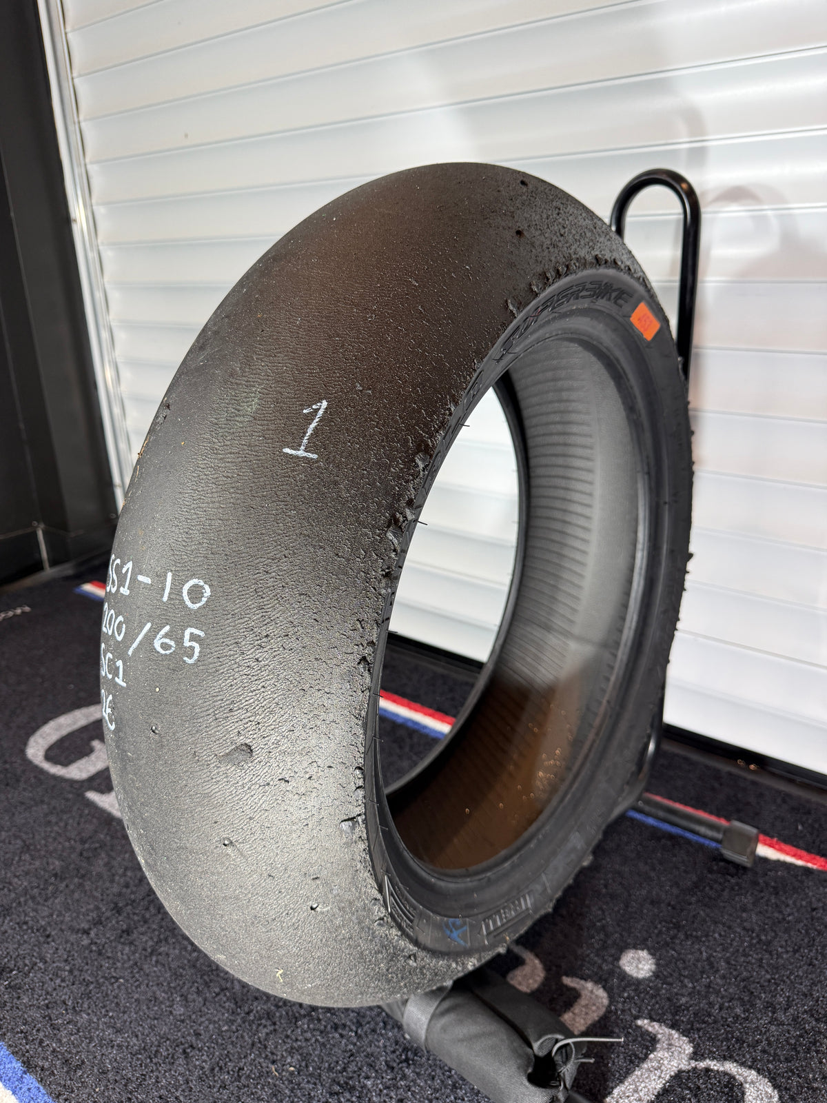 Pirelli Diablo Superbike Slick- Grade 1-200/65/17 (SS1-10)