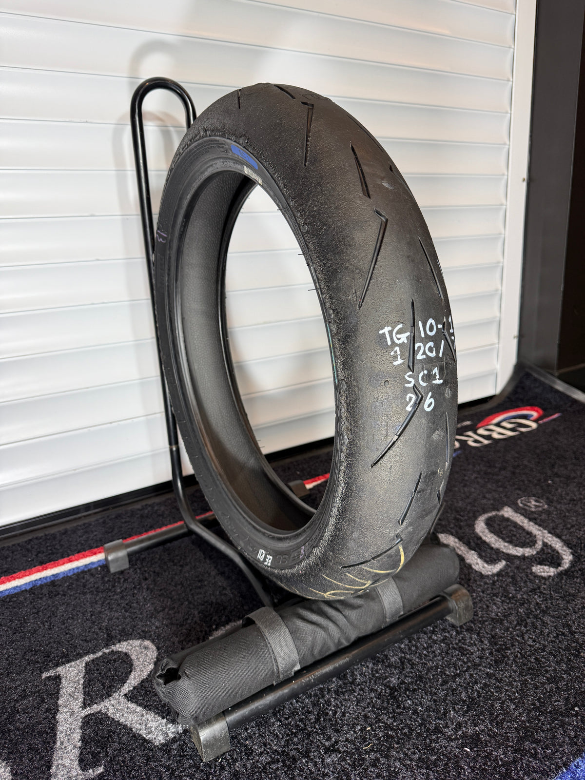 Pirelli Diablo Supercorsa V4- Grade 1+-120/70/17 (TG10-17)