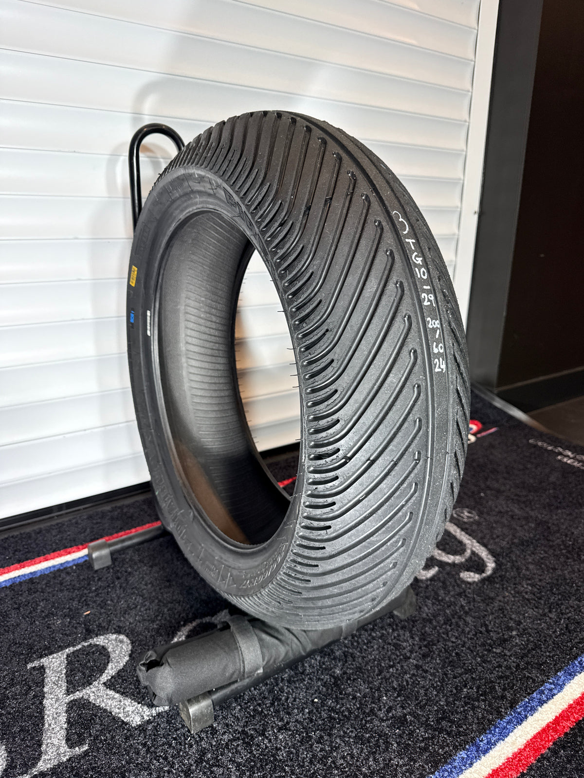 Pirelli Diablo Rain 200/60/17 Grade 3 (TG10-29)